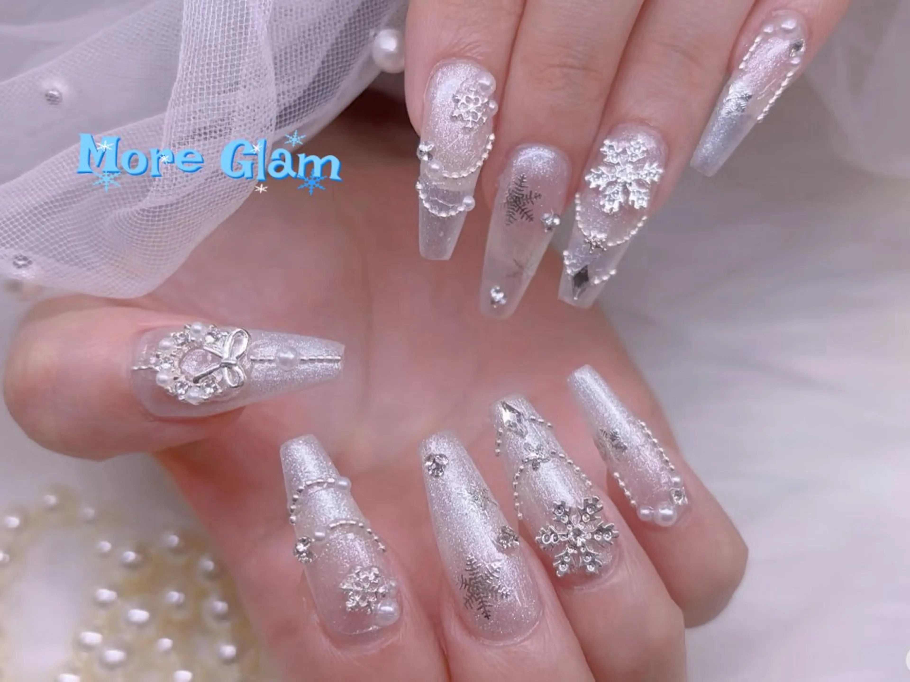 ネイル 長さ出し フットネイル フレンチネイル ジェルネイル ガラスフレンチ ハンドネイル More Glam 池袋東口店のネイルデザイン