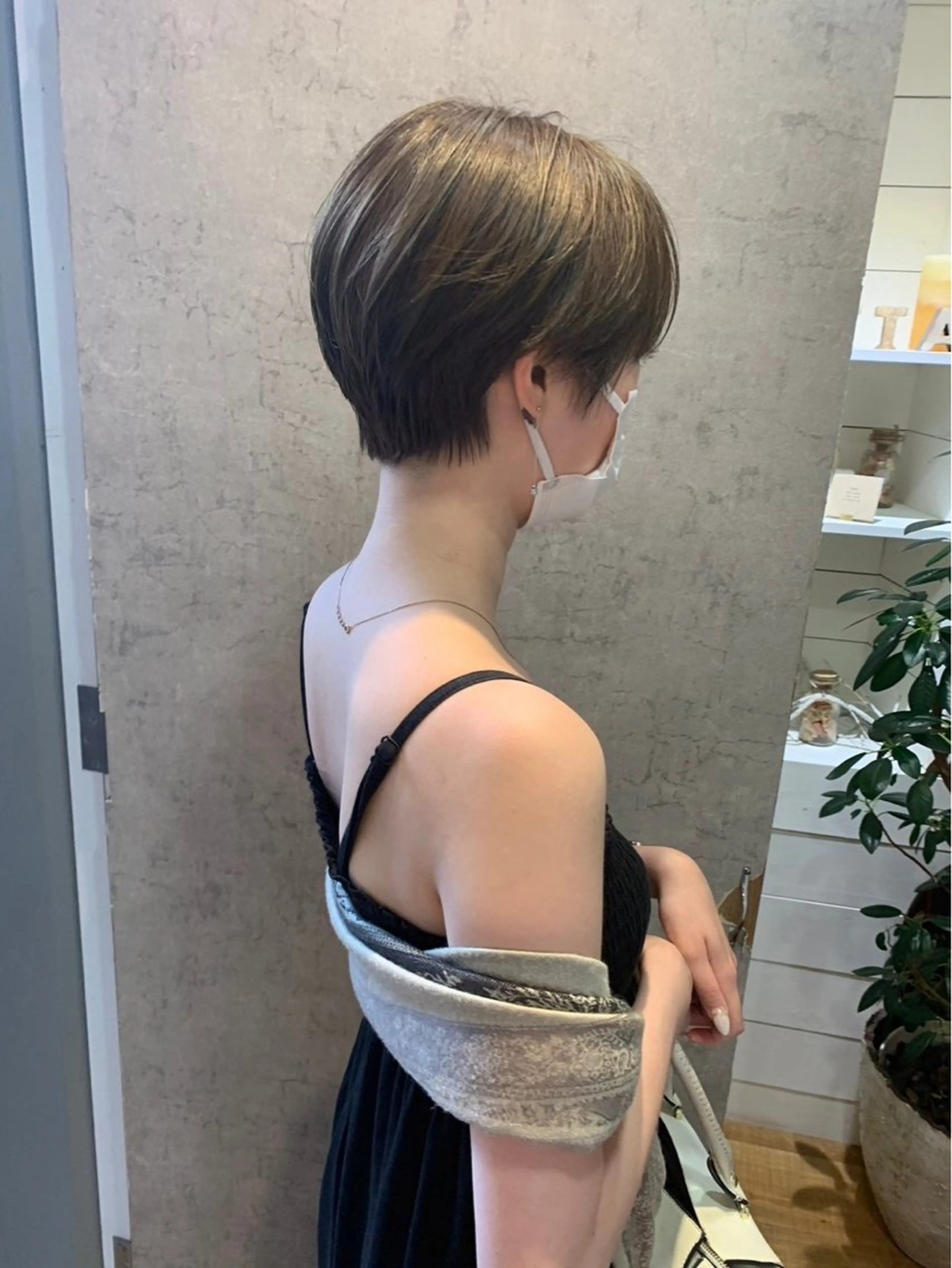 ショート 🫧透明感カラー🫧 ロン毛美容師のヘアスタイル