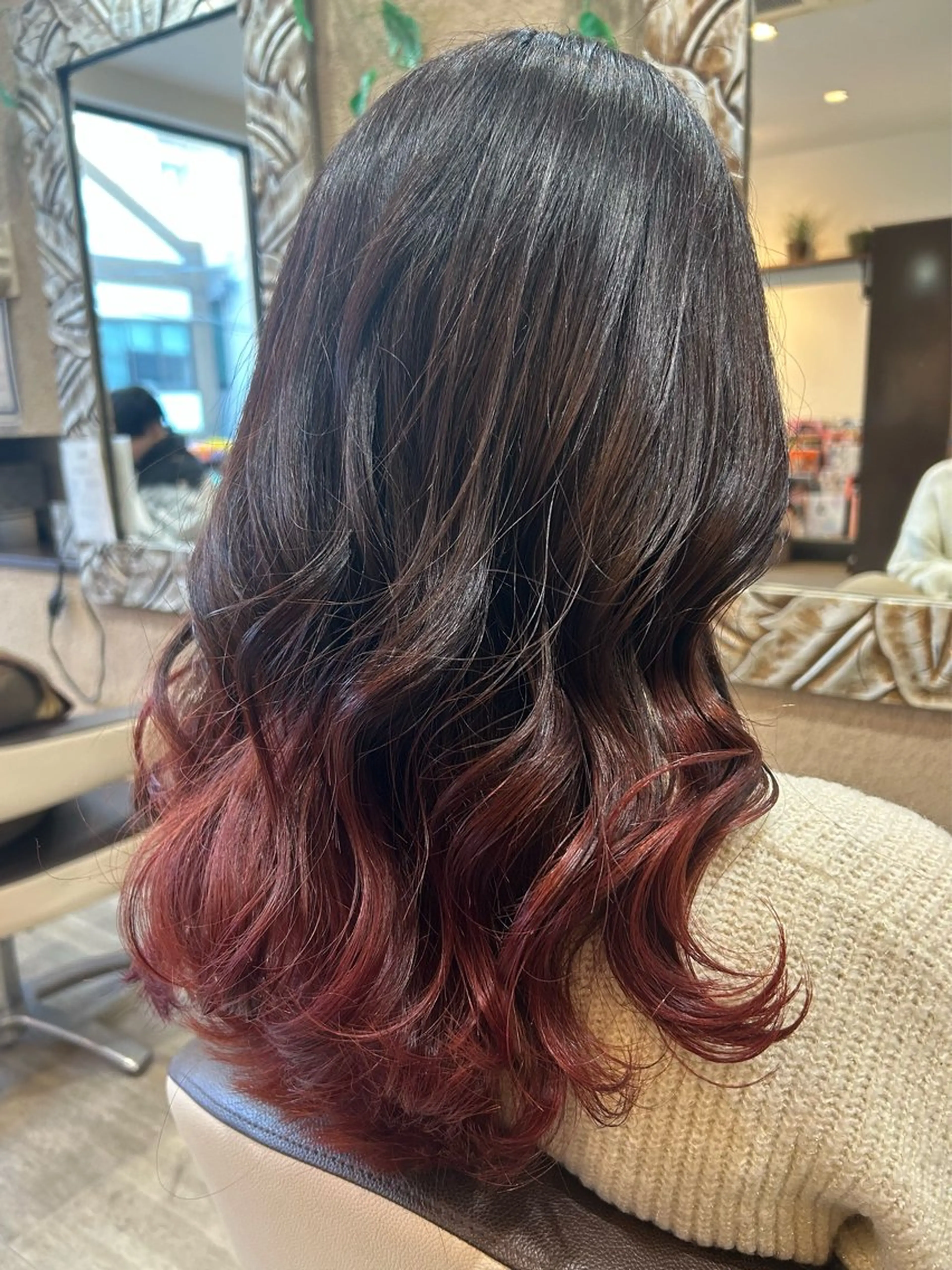 セミロング カラー ブリーチ デザインカラー ピンクカラー レッドカラー 森田 真由のヘアスタイル