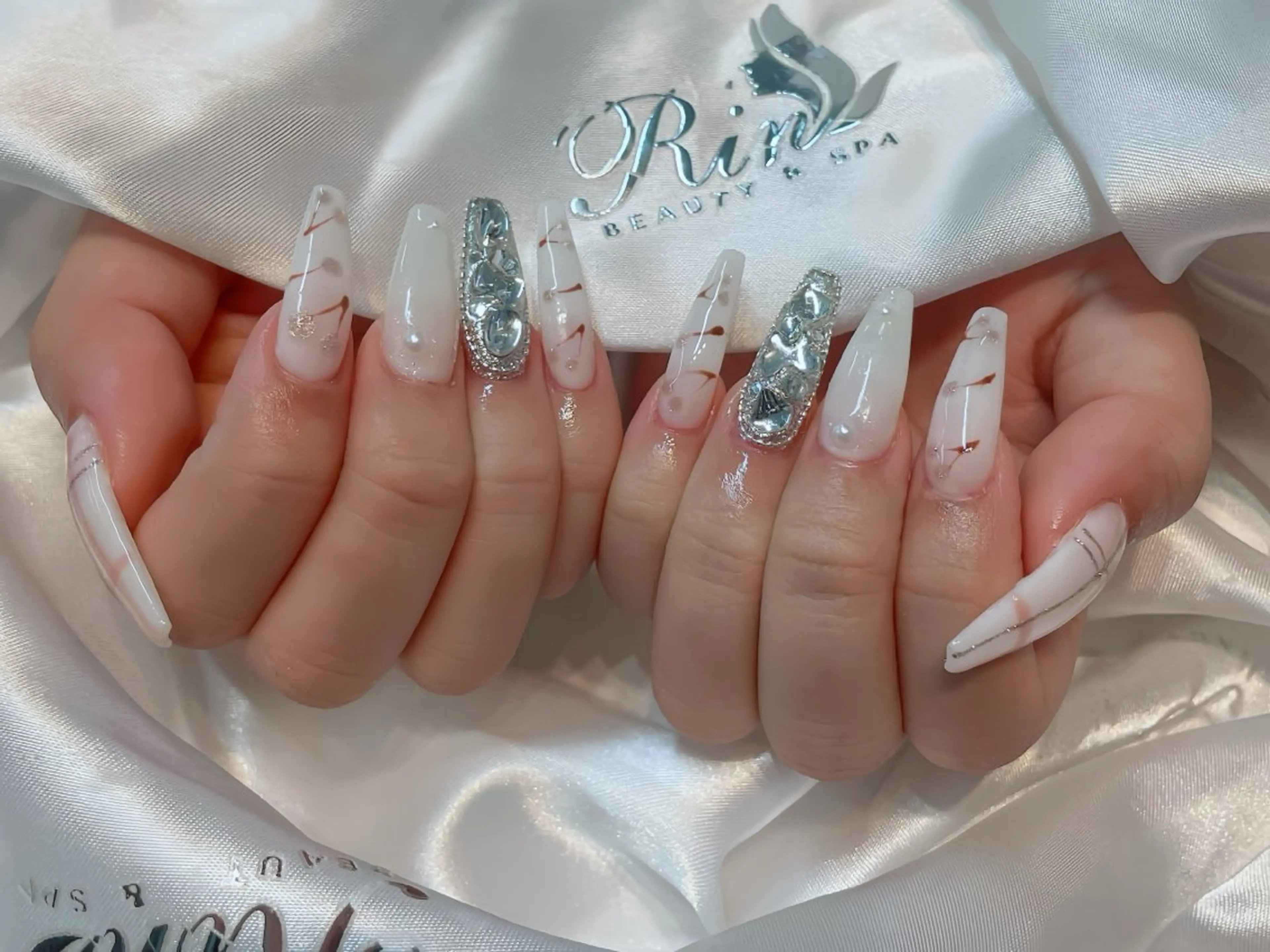 ネイル 成人式 ロングネイル ネイルチップ ハンドネイル Rin Nail 新大久保店のネイルデザイン