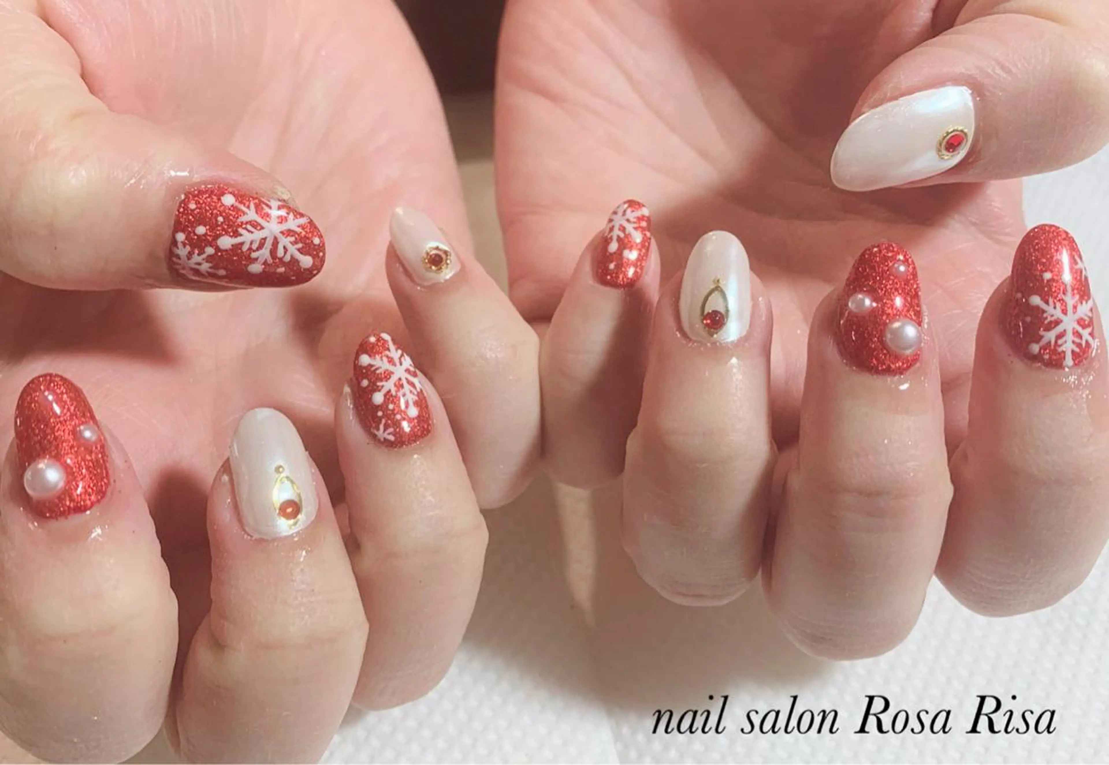 ミディアム ネイル ラメ(グリッター) 赤色 ネイルスタジオ シェイクユアハンズのネイルデザイン