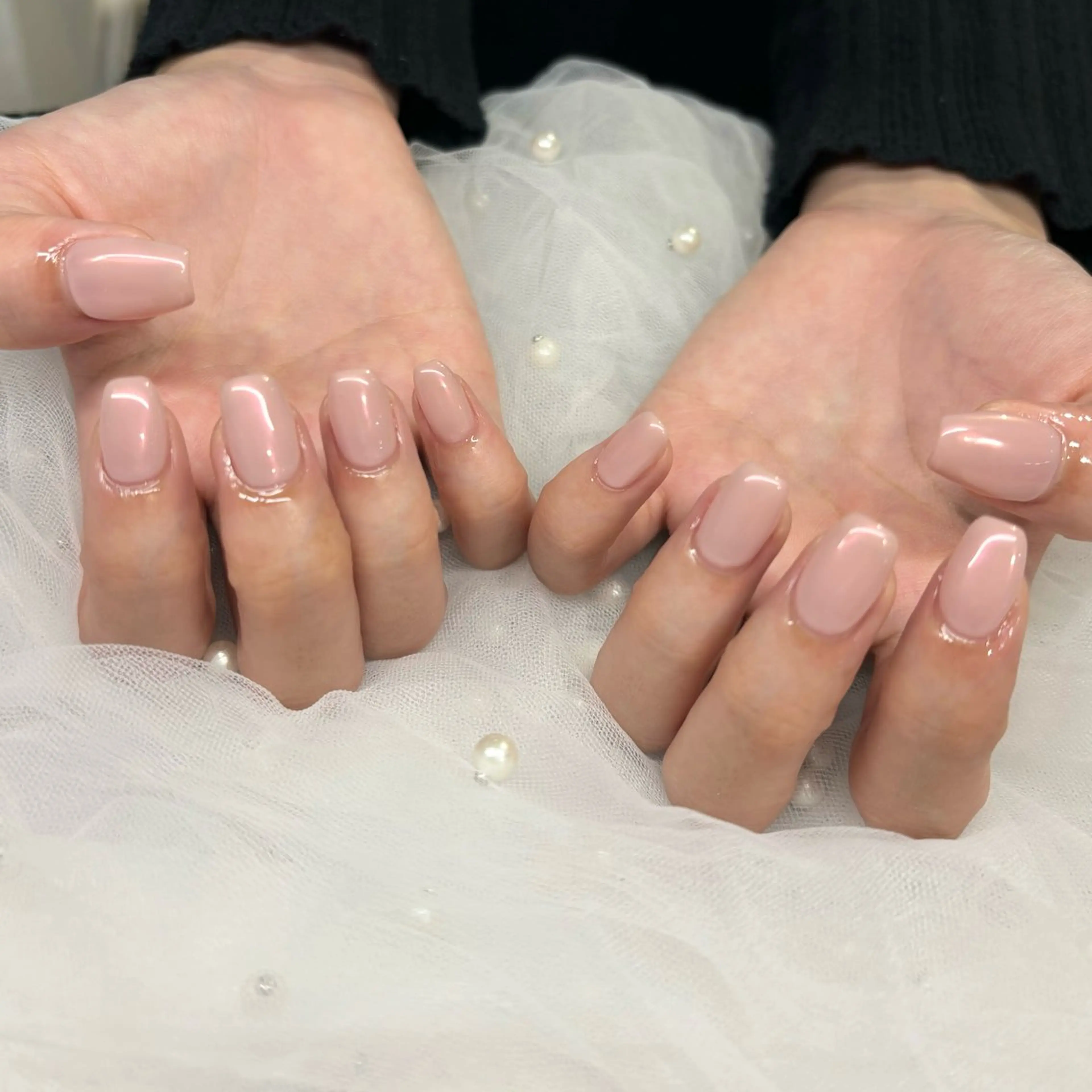 ネイル オーロラネイル ピンク ピンクベージュ ハンドネイル 荒巻 めいのネイルデザイン