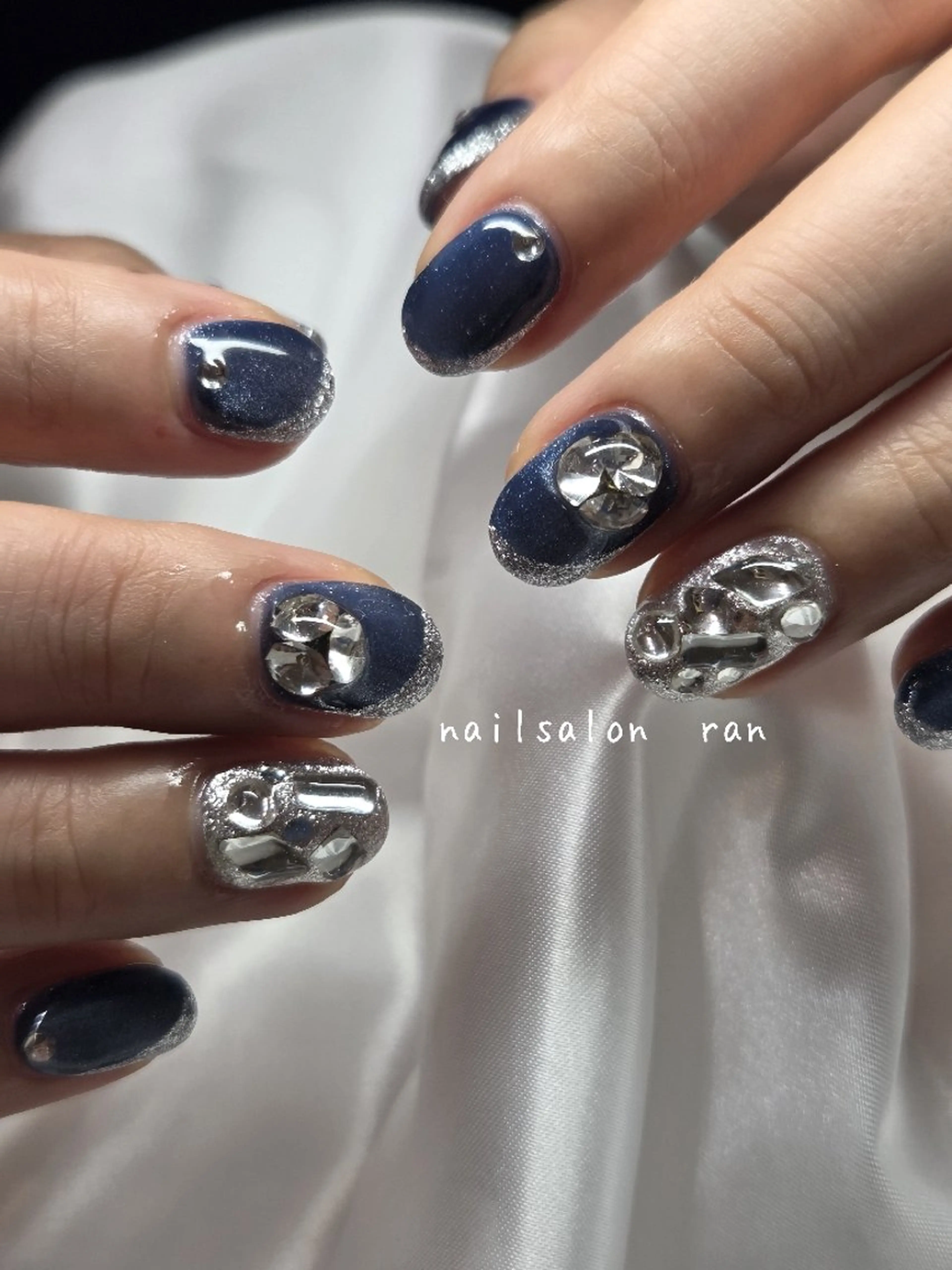 ネイル ネイビー ストーンネイル ハンドネイル ハンドケア nailsalon ranのネイルデザイン