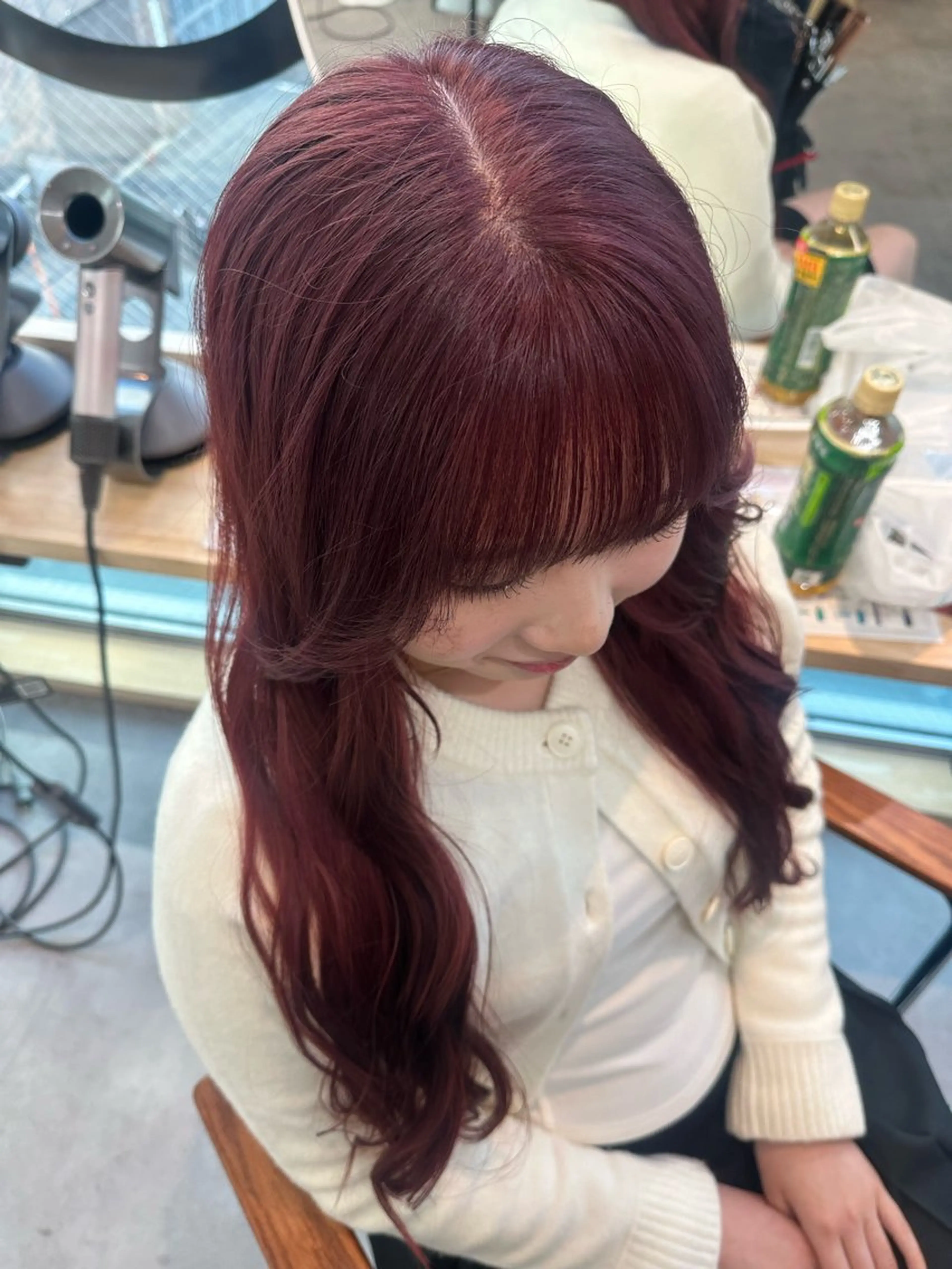 ロング ピンクブラウン ヘアカラー トリートメント オノ アイラのヘアスタイル