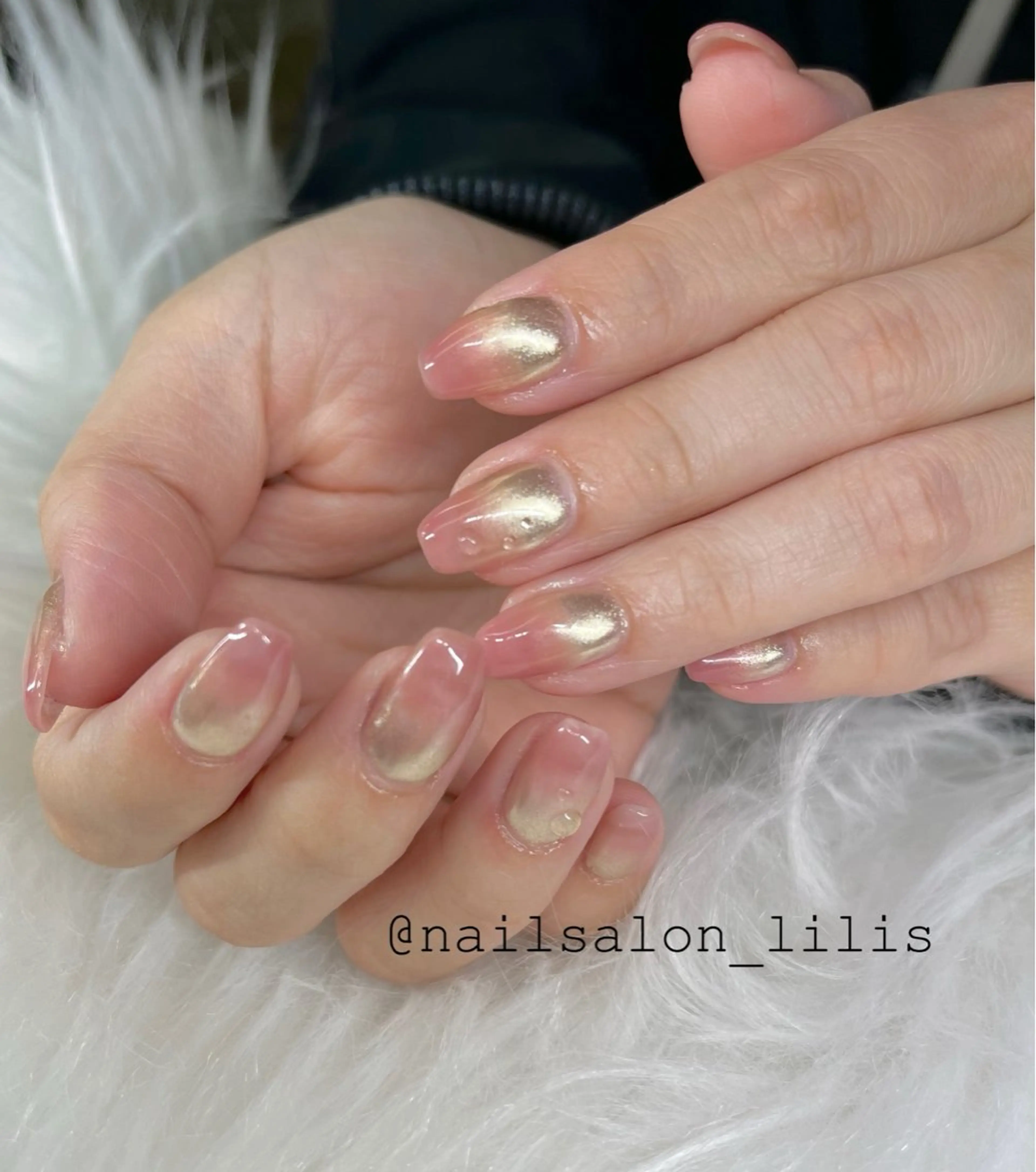 ネイル グラデーション ミラーネイル nailsalon Lilisのネイルデザイン