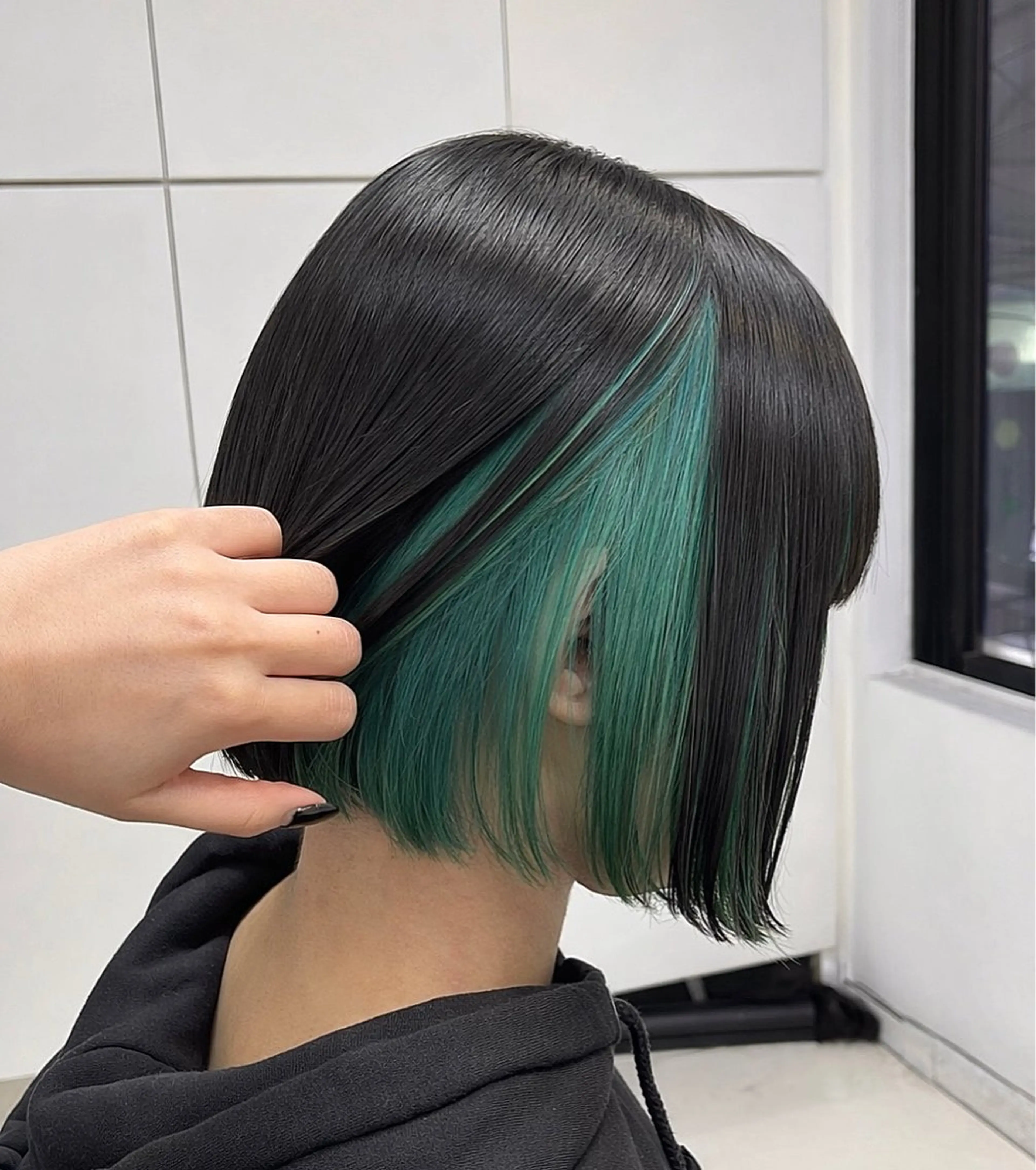 セミロング カラー ブリーチ エメラルドグリーン カット ヘアカラー トリートメント ヘッドスパ 艶髪【カラー支持率 No.1】リノ🪐のヘアスタイル