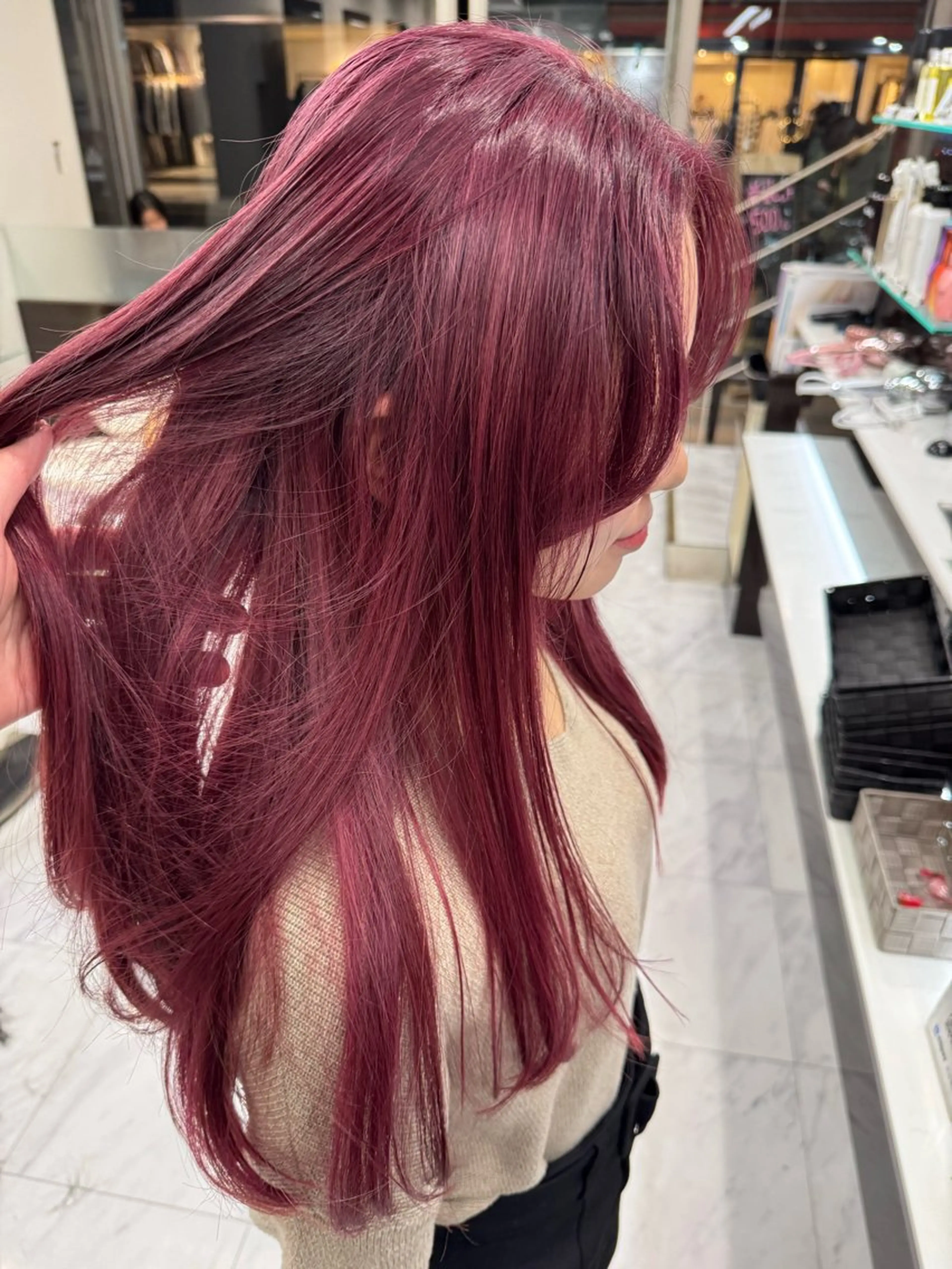 ロング カラー ヘアアレンジ 切りっぱなしボブ ブリーチ デザインカラー ダブルカラー グラデーションカラー カット ヘアカラー トリートメント Zina 大宮所属・目黒 碧人のヘアスタイル