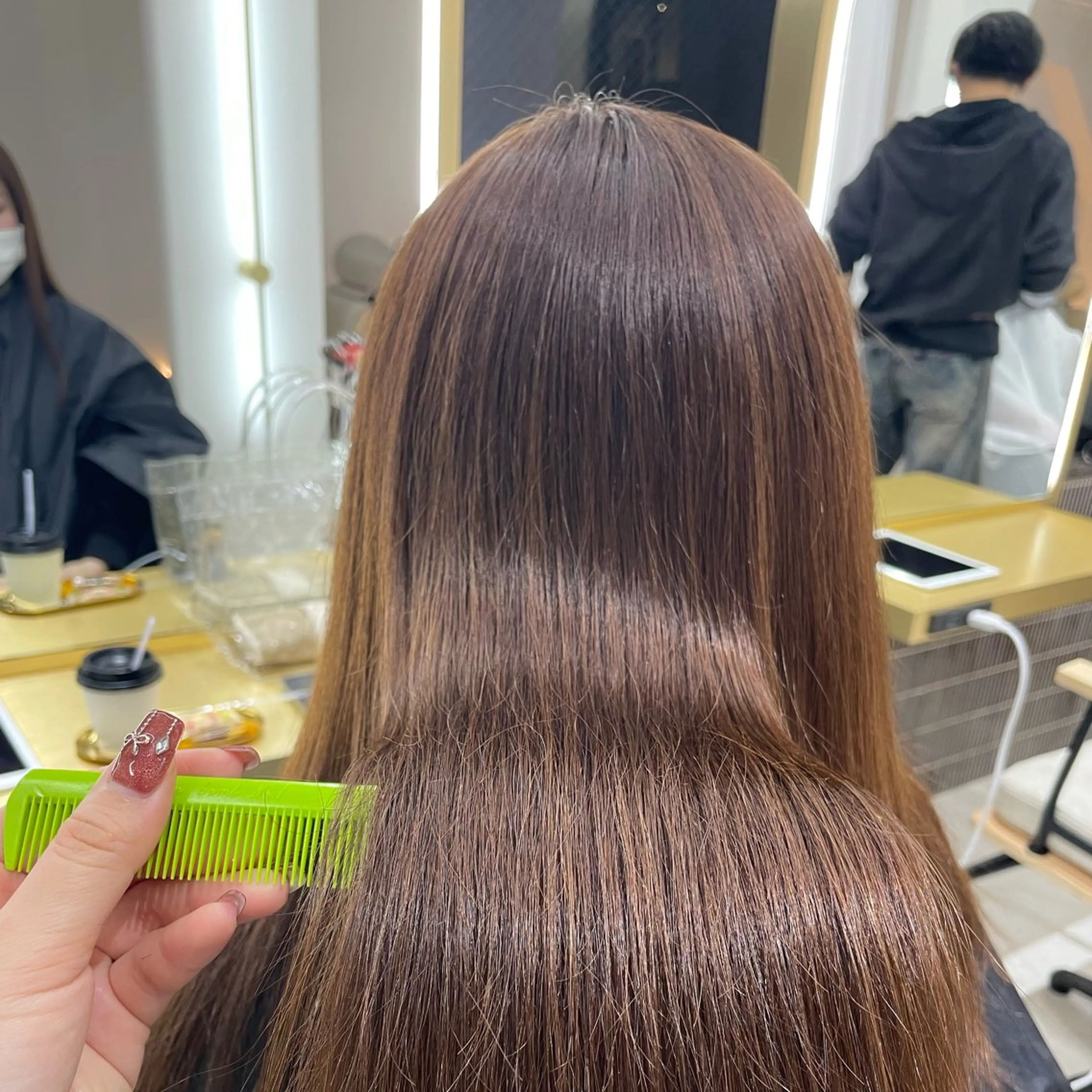 カラー i.+odori所属・Miu🤍透明感カラ ー🫧ショートカットのヘアスタイル