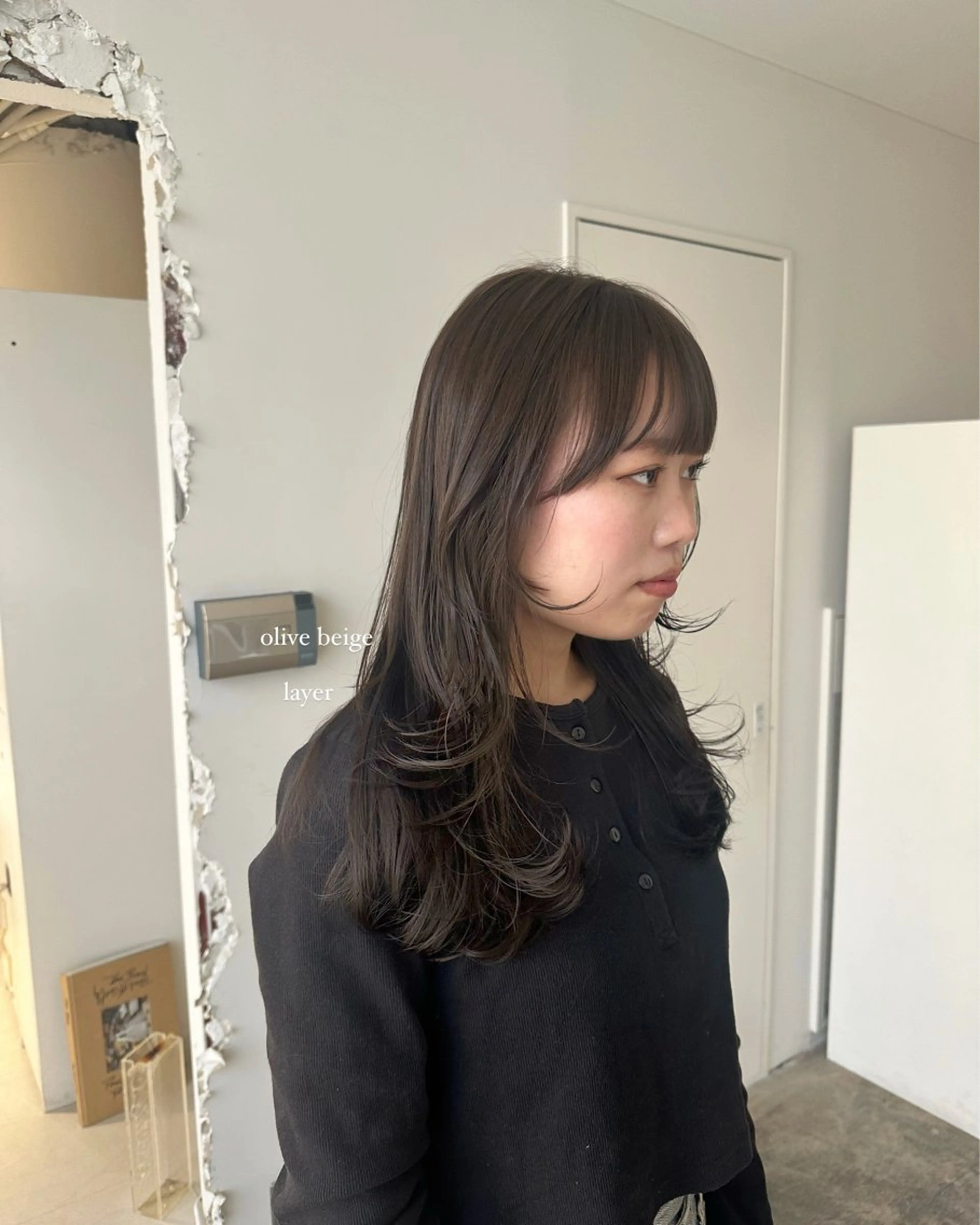 ロング カラー ベージュカラー オリーブベージュ 透明感カラー/顔周り レイヤー/髪質改善のヘアスタイル