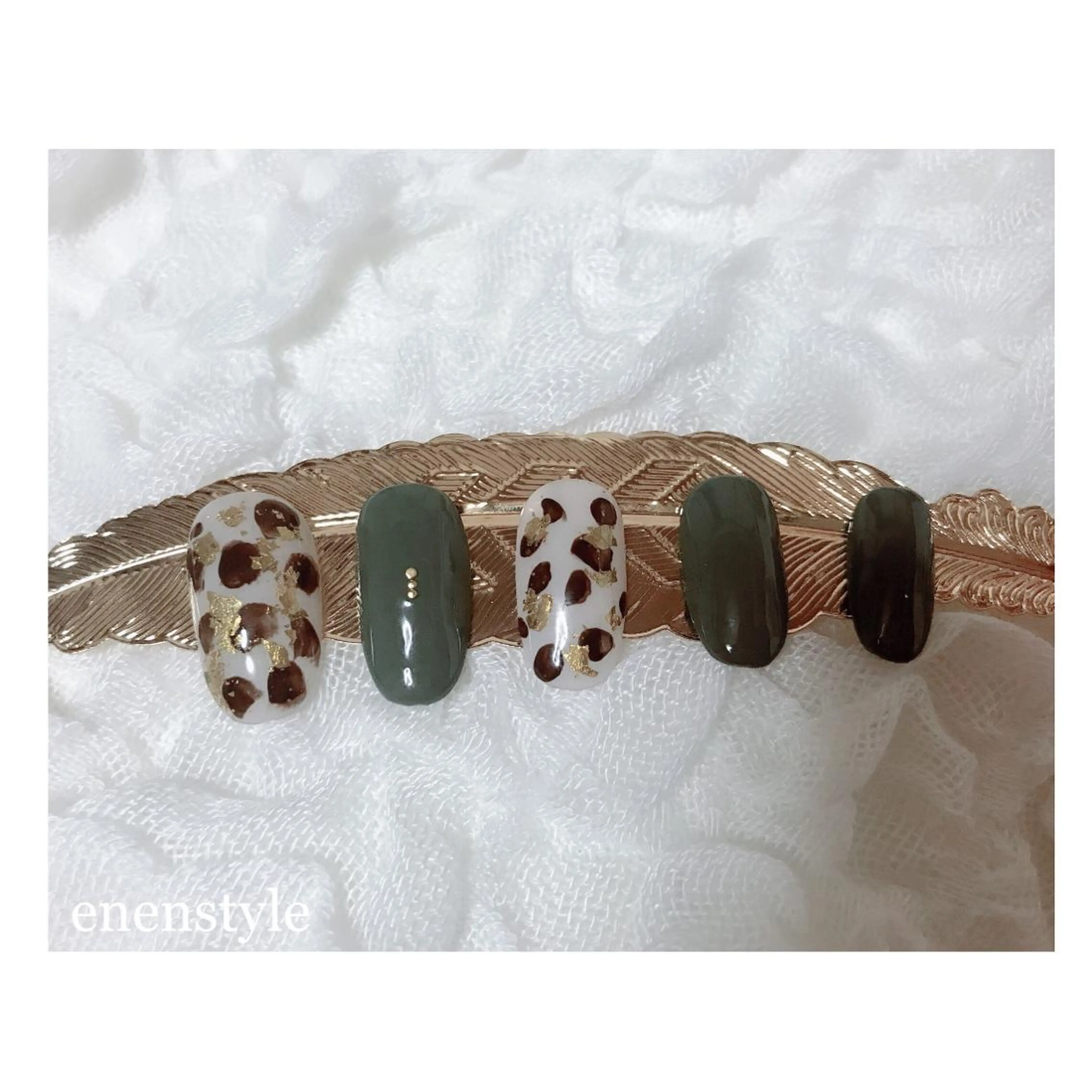 ショート ネイル ジェルネイル グリーン ニュアンスネイル ハンドネイル 👑enen style👑のネイルデザイン