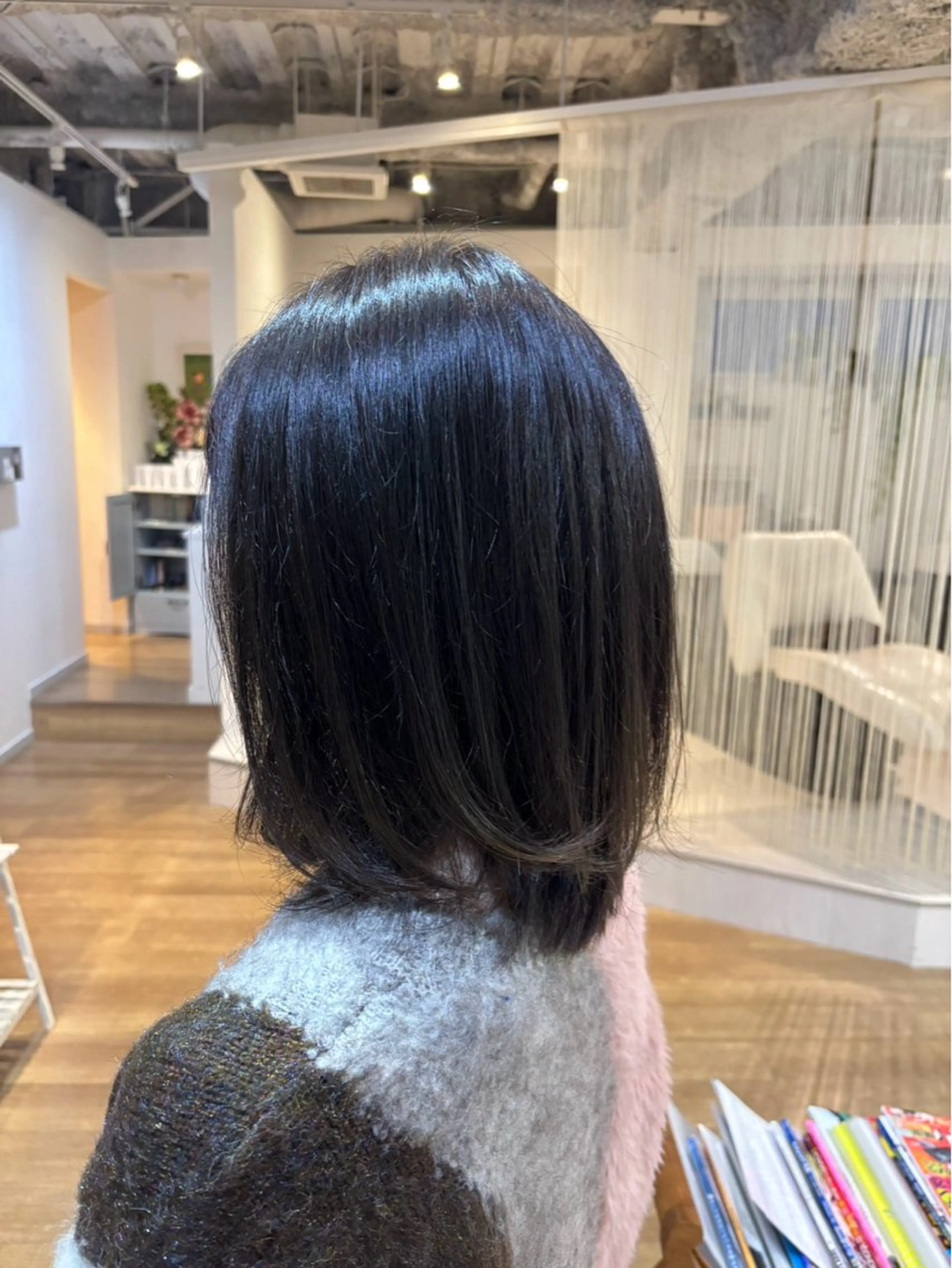 ミディアム アッシュ アッシュグレー カット ヘアカラー トリートメント 伊藤 かなのヘアスタイル