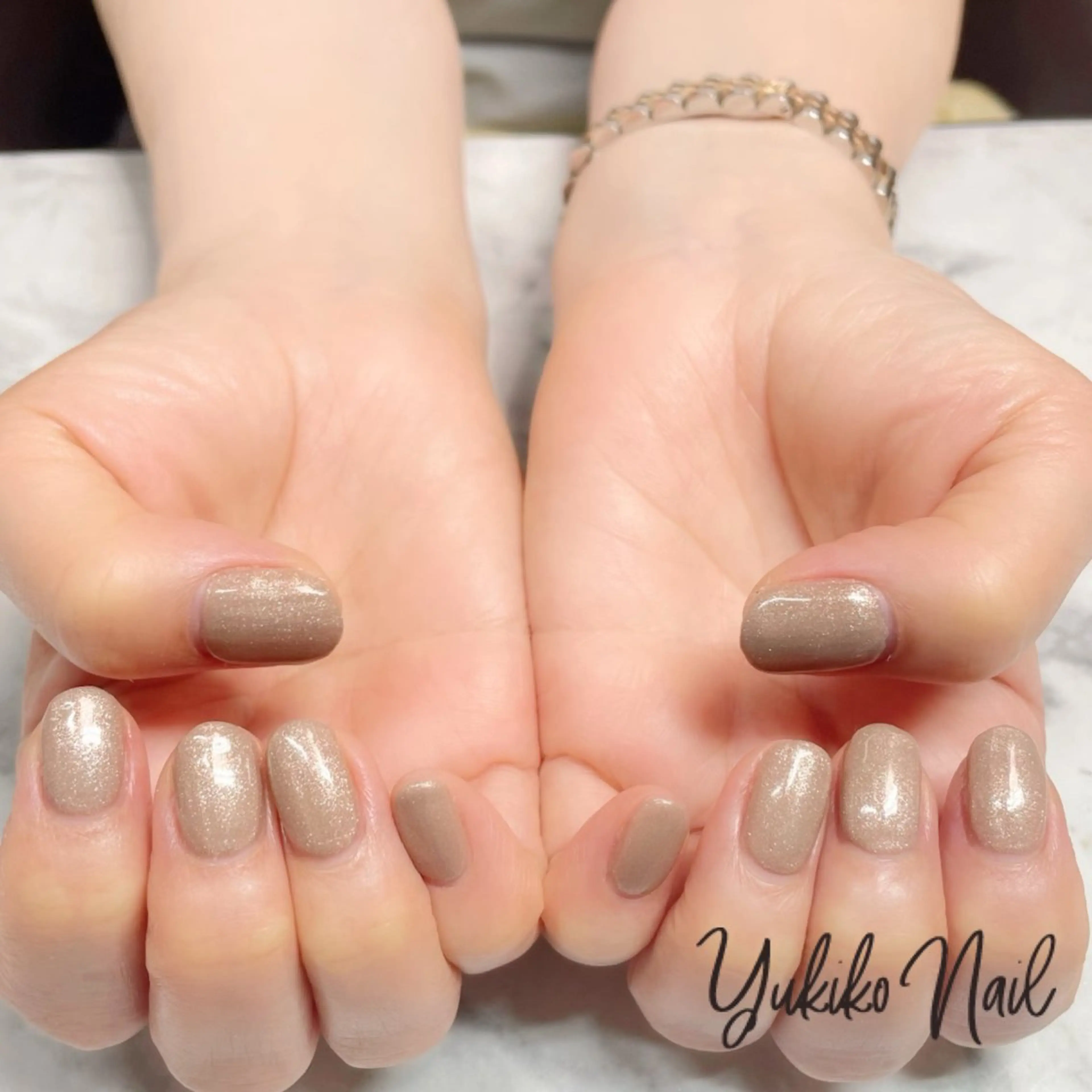 ネイル ブラウン キラキラネイル オフィスネイル ワンカラーネイル シンプルネイル ハンドネイル ユキコ ネイルのネイルデザイン