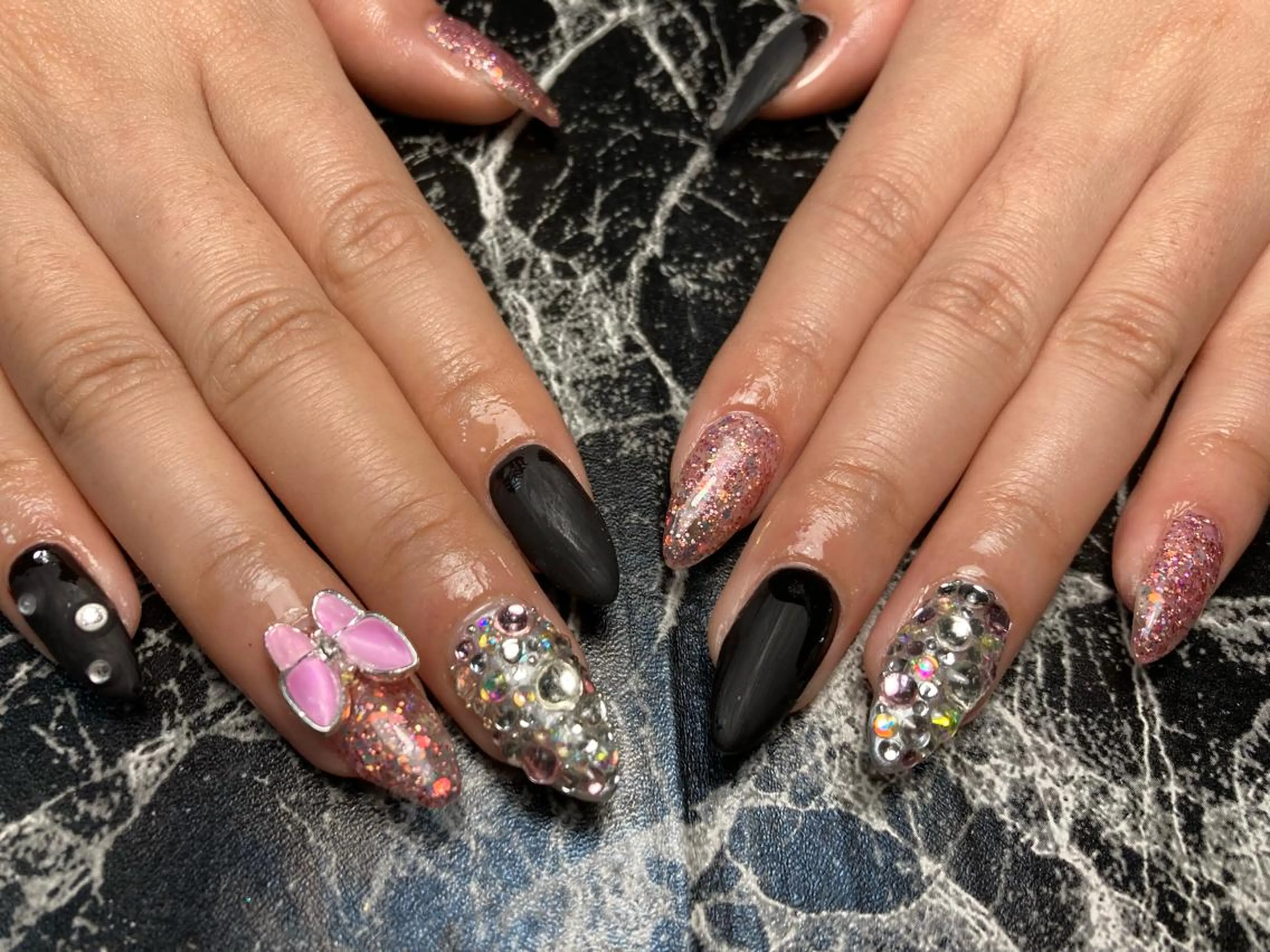 ミディアム ネイル ハンドネイル フットネイル ✴︎ Delightのネイルデザイン