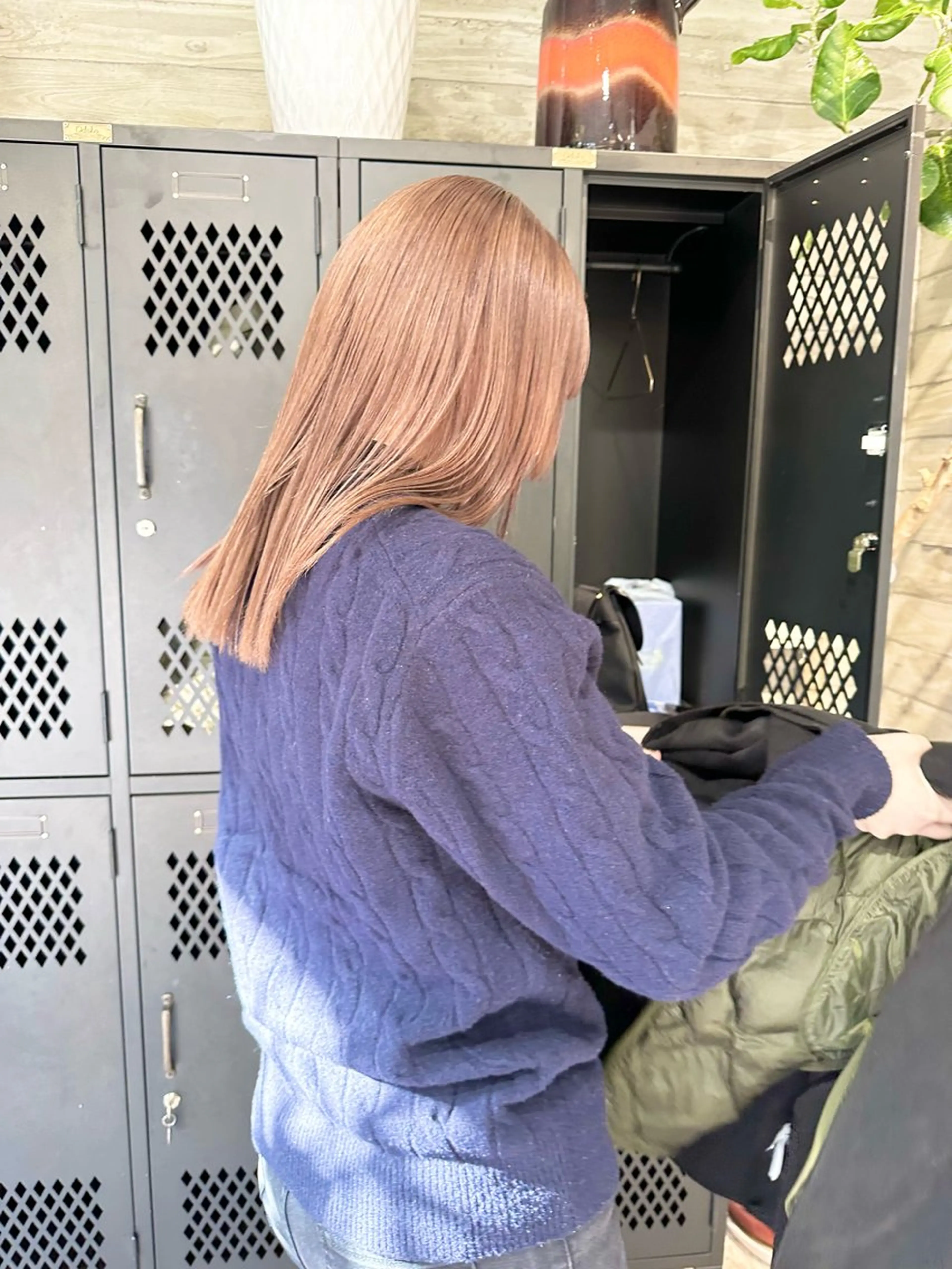 ミディアム カラー ヘアカラー トリートメント ヘッドスパ ヘアセット kai .のヘアスタイル