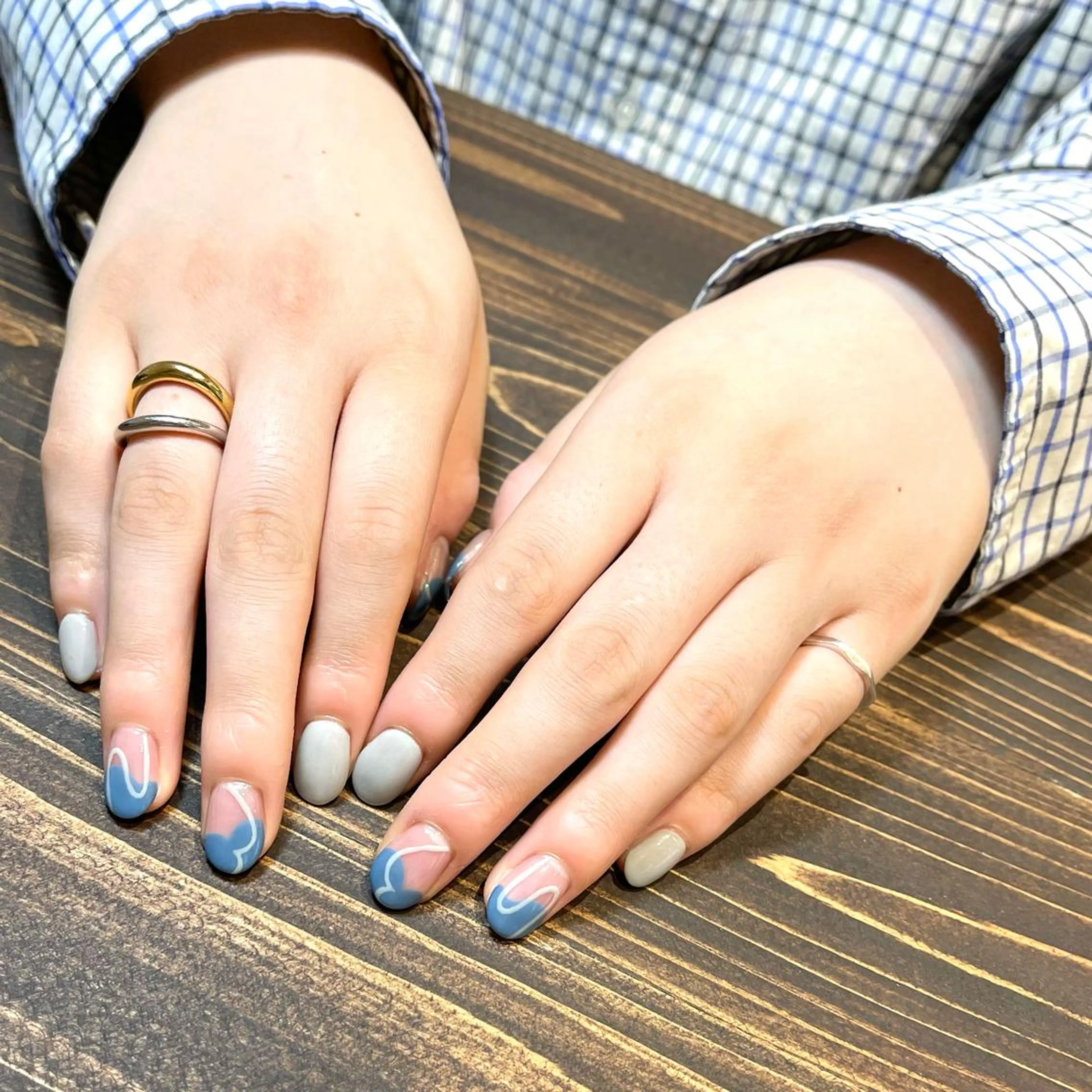 ネイル アートネイル ブルー フレンチネイル ジェルネイル ニュアンスネイル ハンドネイル kinjo yuaのネイルデザイン