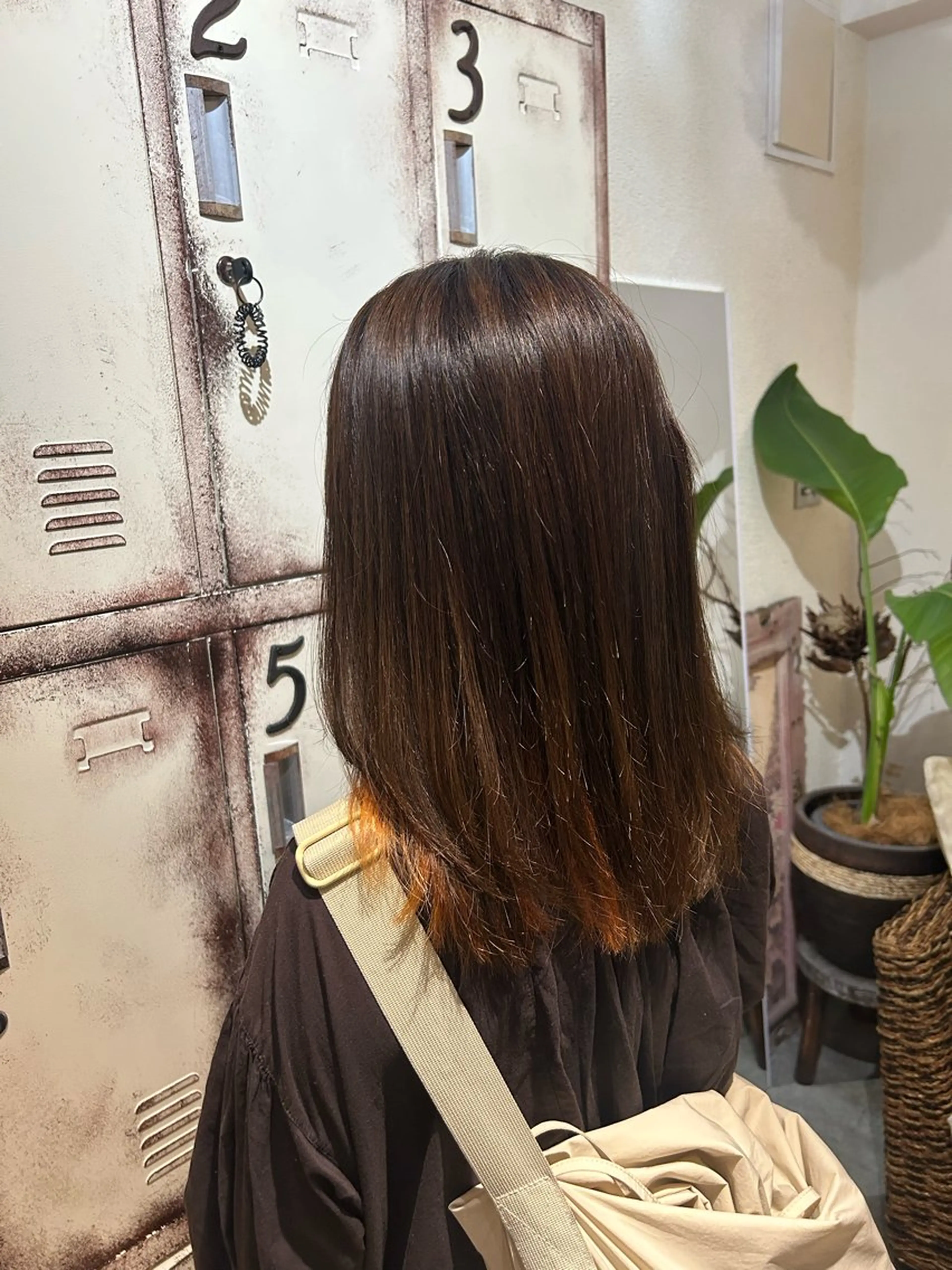 ミディアム カラー カット ヘアカラー トリートメント putri 川邉 優花のヘアスタイル