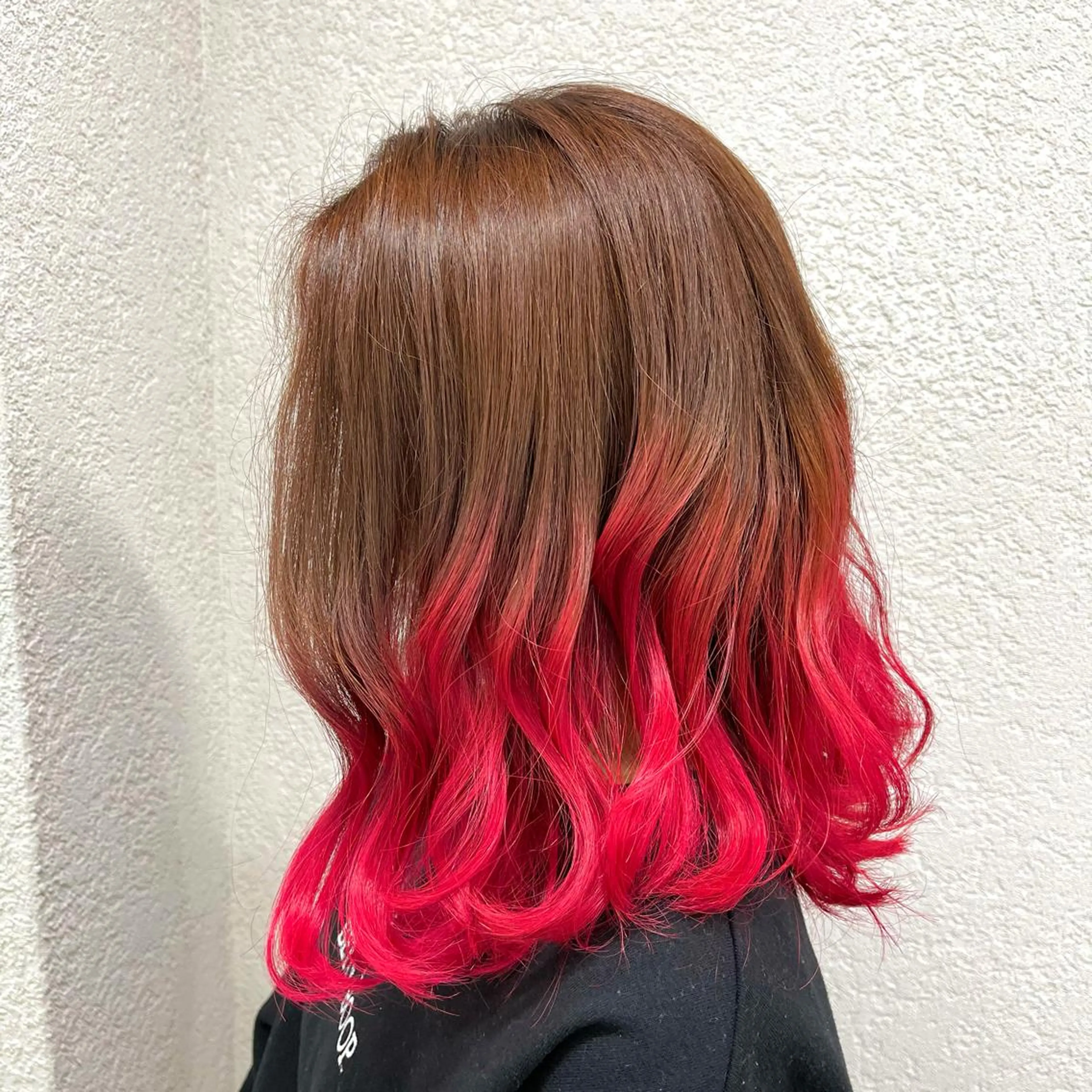 セミロング カラー グラデーションカラー レッドカラー カット ヘアカラー 槙川 郁弥のヘアスタイル