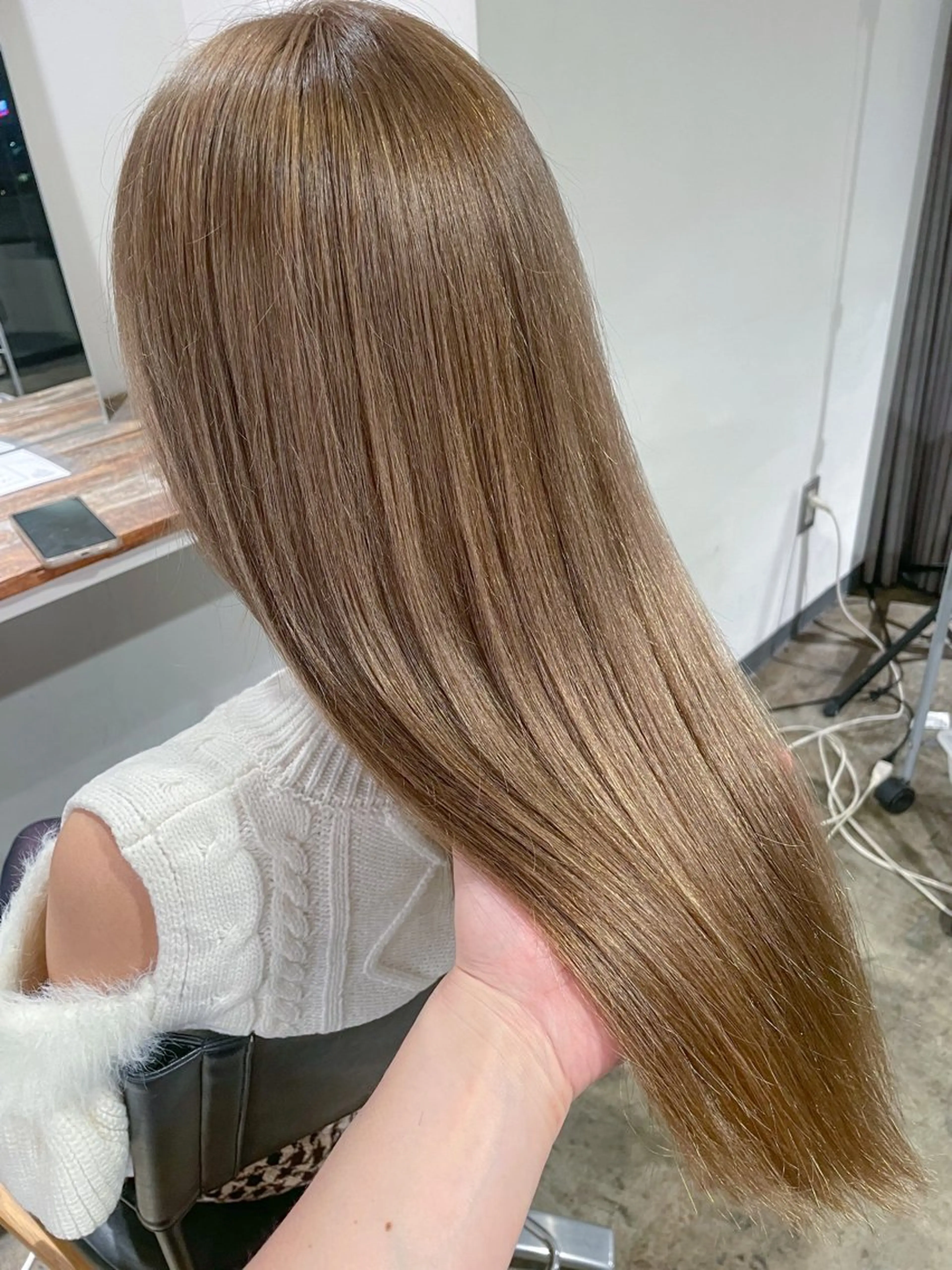 ロング カラー ベージュカラー ミルクティーベージュ ヘアカラー トリートメント ハイトーン/レイヤー /ケアブリーチ石川治のヘアスタイル