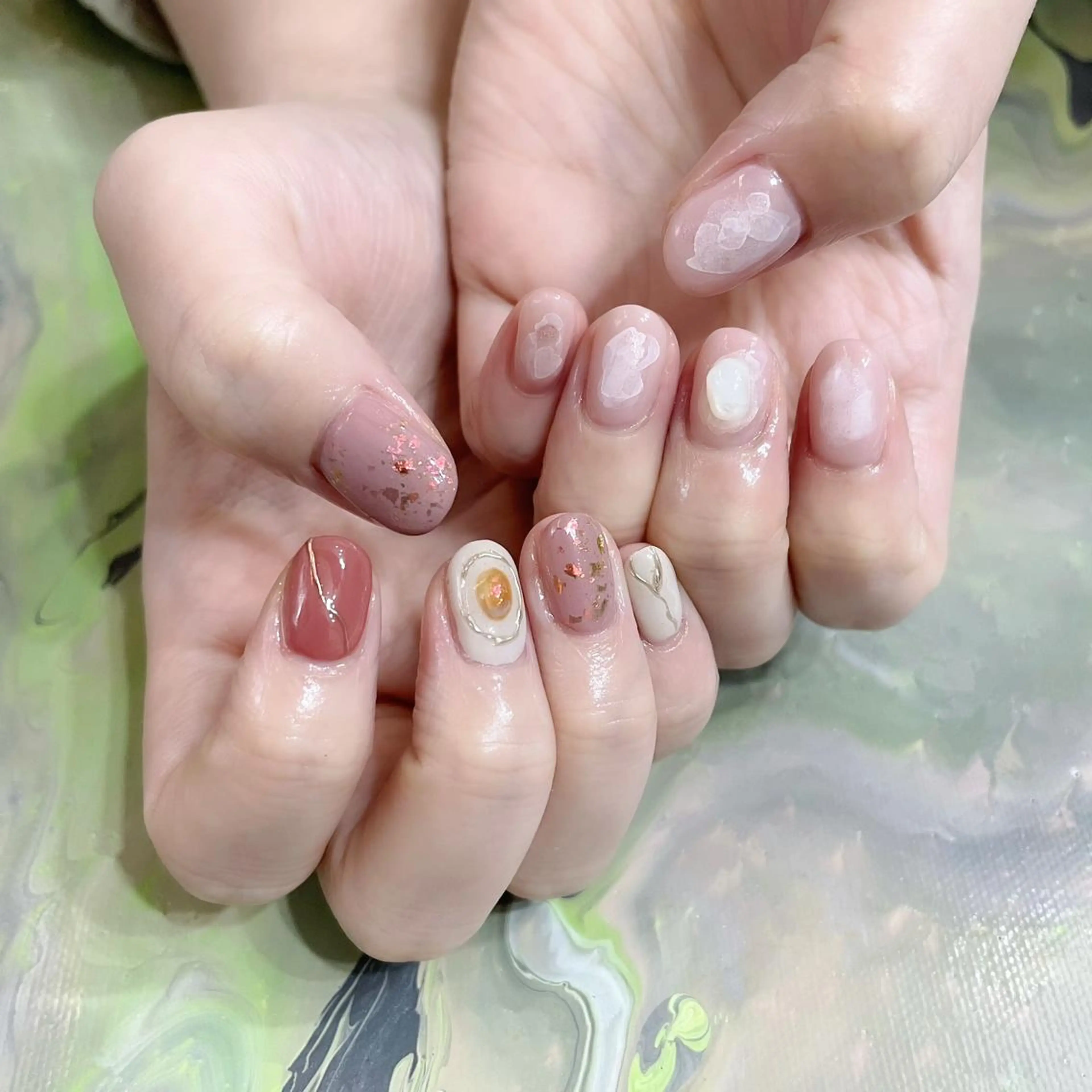 ネイル オーロラネイル 氷ネイル・うるうるネイル 韓国ネイル ラメ(グリッター) マグネットネイル ハンドネイル VOLLMOND nailのネイルデザイン