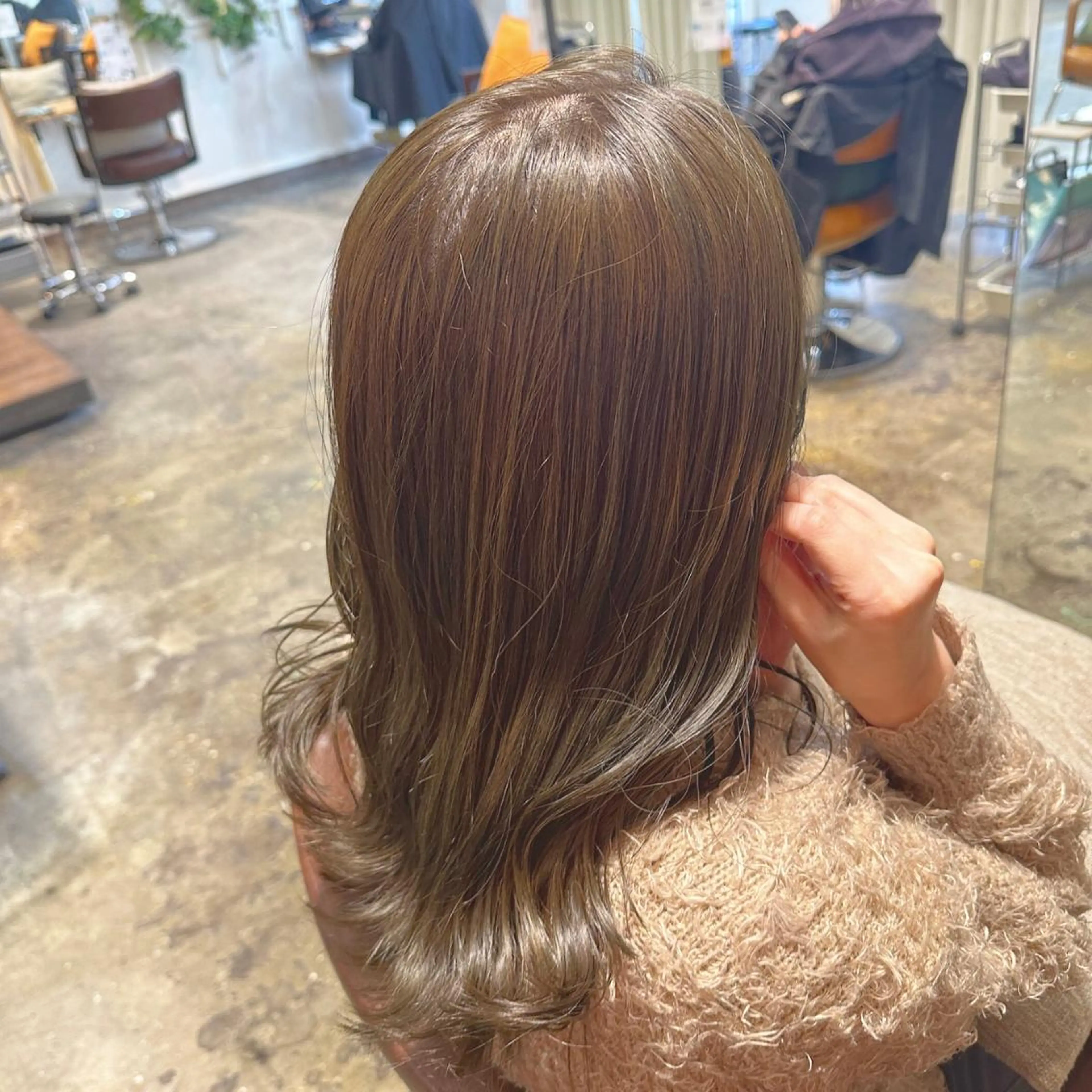セミロング カラー ヘアアレンジ 透明感カラー グレージュ オリーブグレージュ オリーブグレー 🇰🇷韓国ｽﾀｲﾙ ﾚｲﾔｰ/ayanaのヘアスタイル