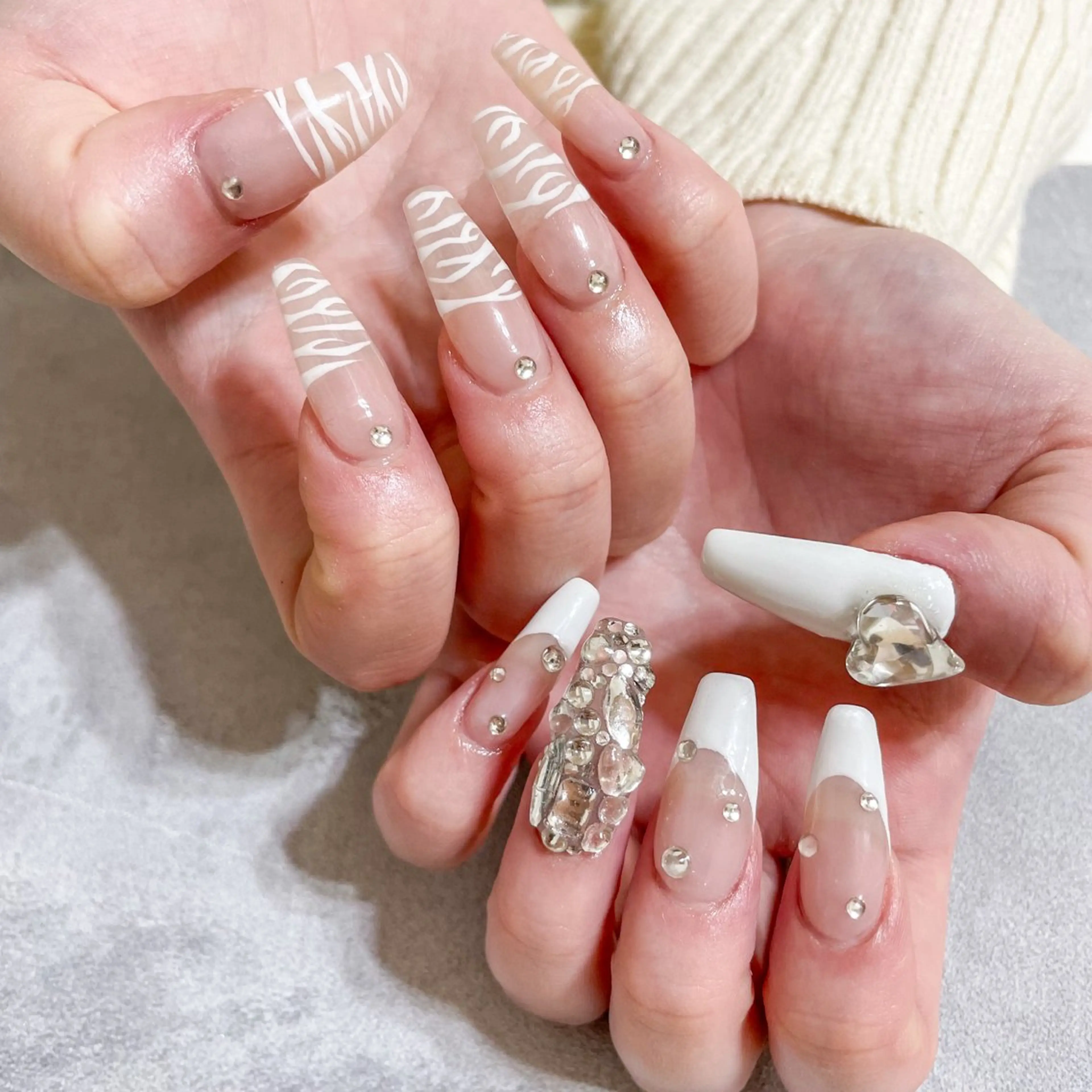 ネイル ハンドネイル ゴテゴテ💙ワンホン リオナのネイルデザイン