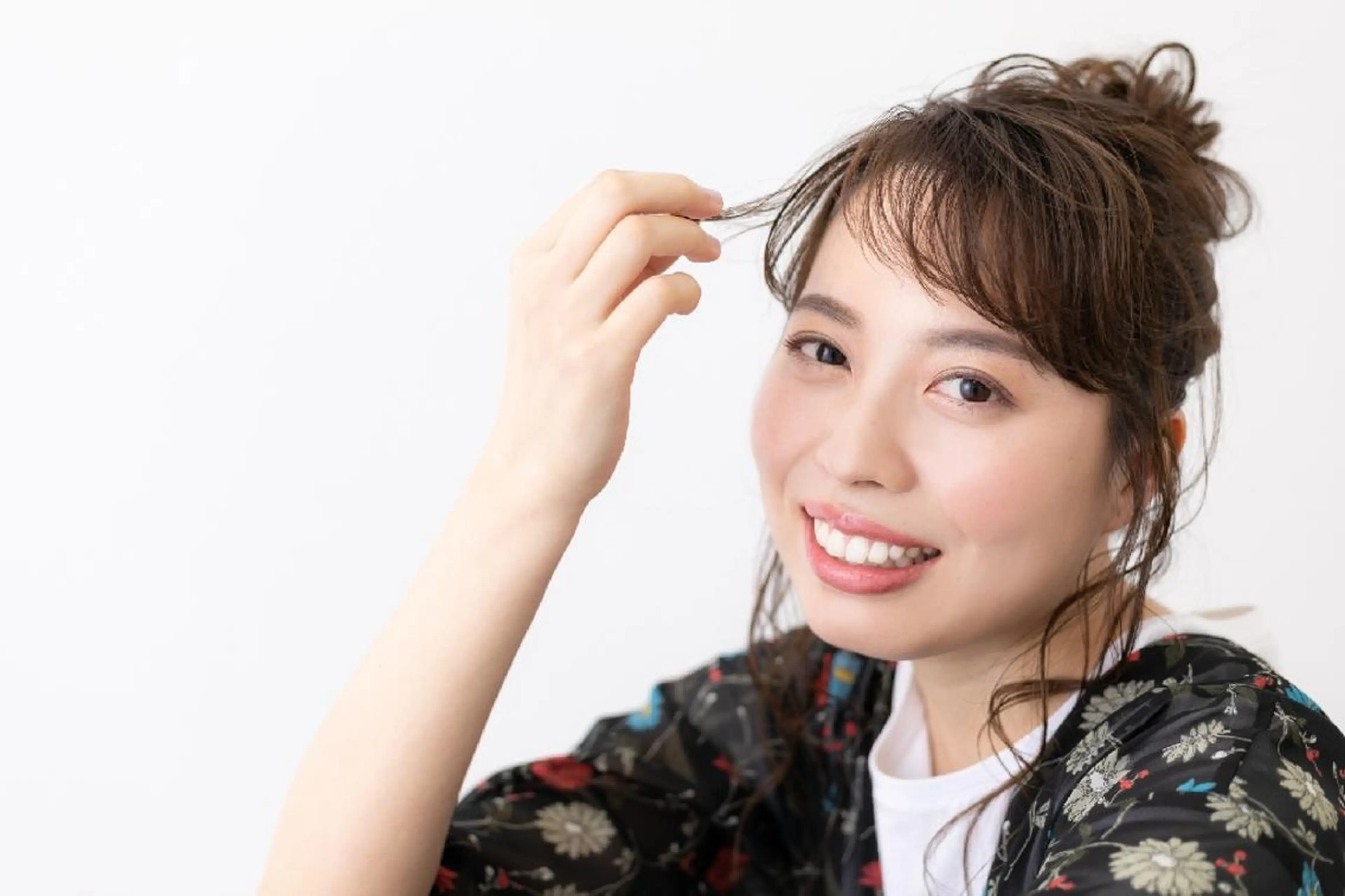 セミロング ヘアアレンジ 結婚式・ブライダル イエローカラー ヘアセット KANETAKA DAISUKEの眉毛・アイブロウイメージ