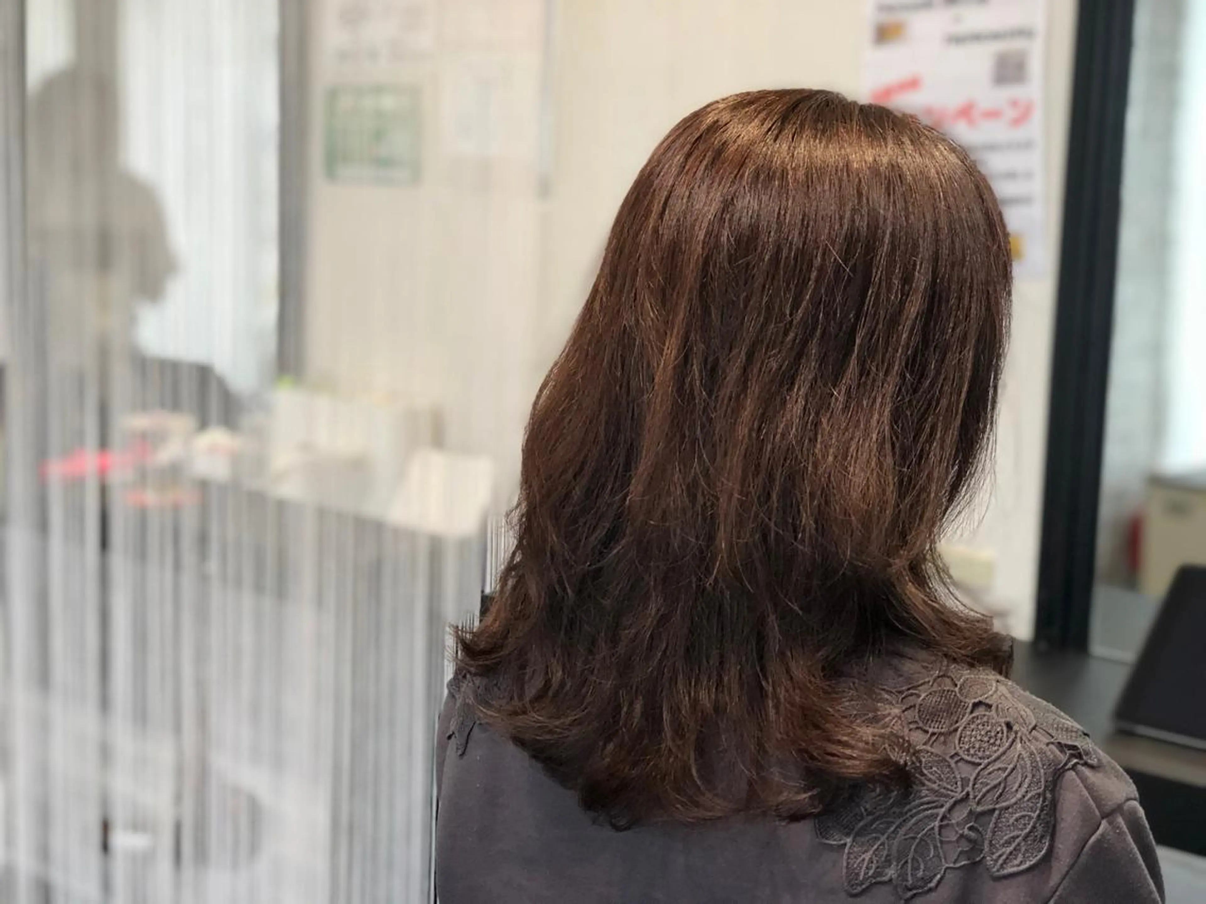 ミディアム パーマ 若泉 真梨のヘアスタイル