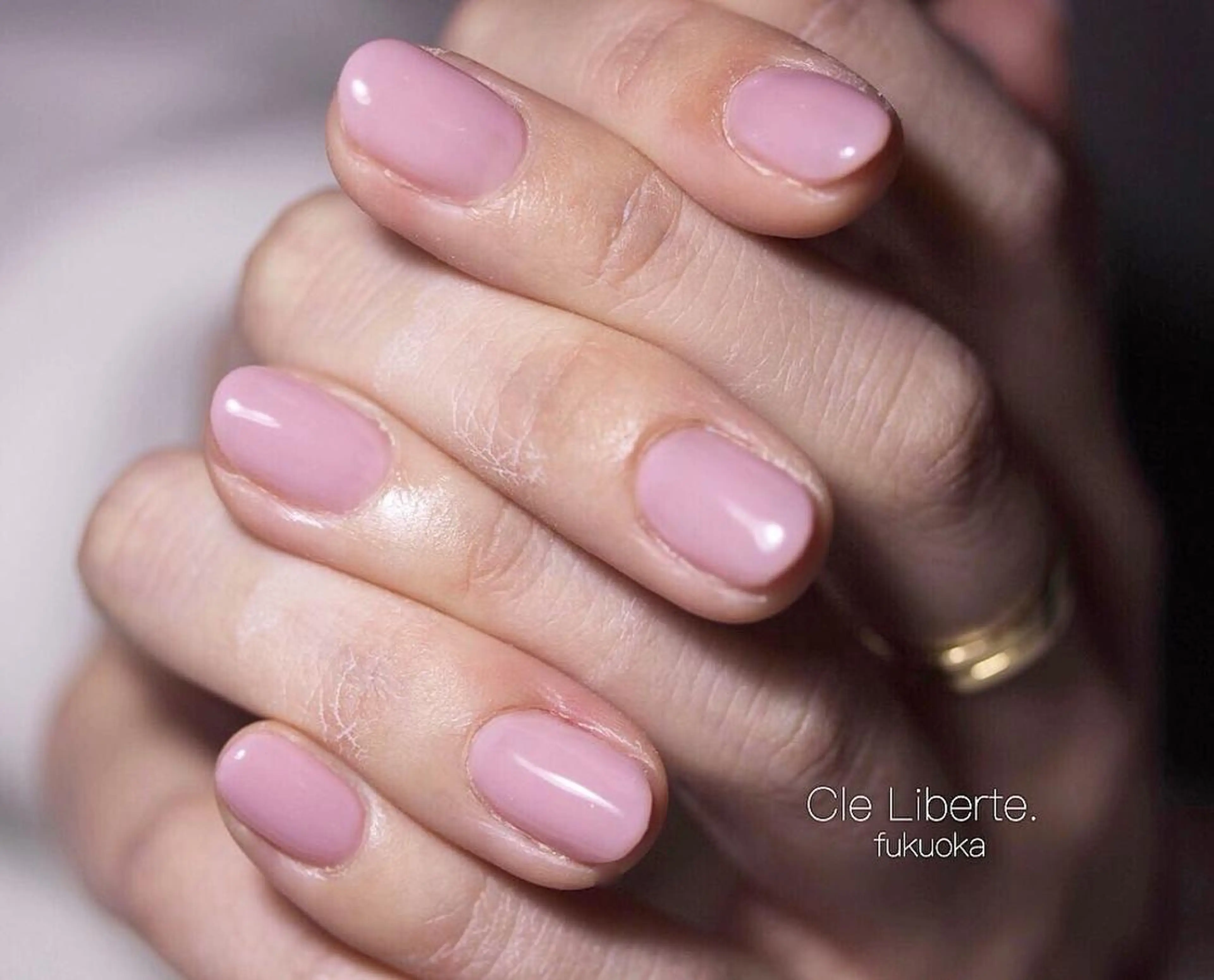 ネイル ワンカラーネイル ピンク シンプルネイル Elio 国泰寺のネイルデザイン