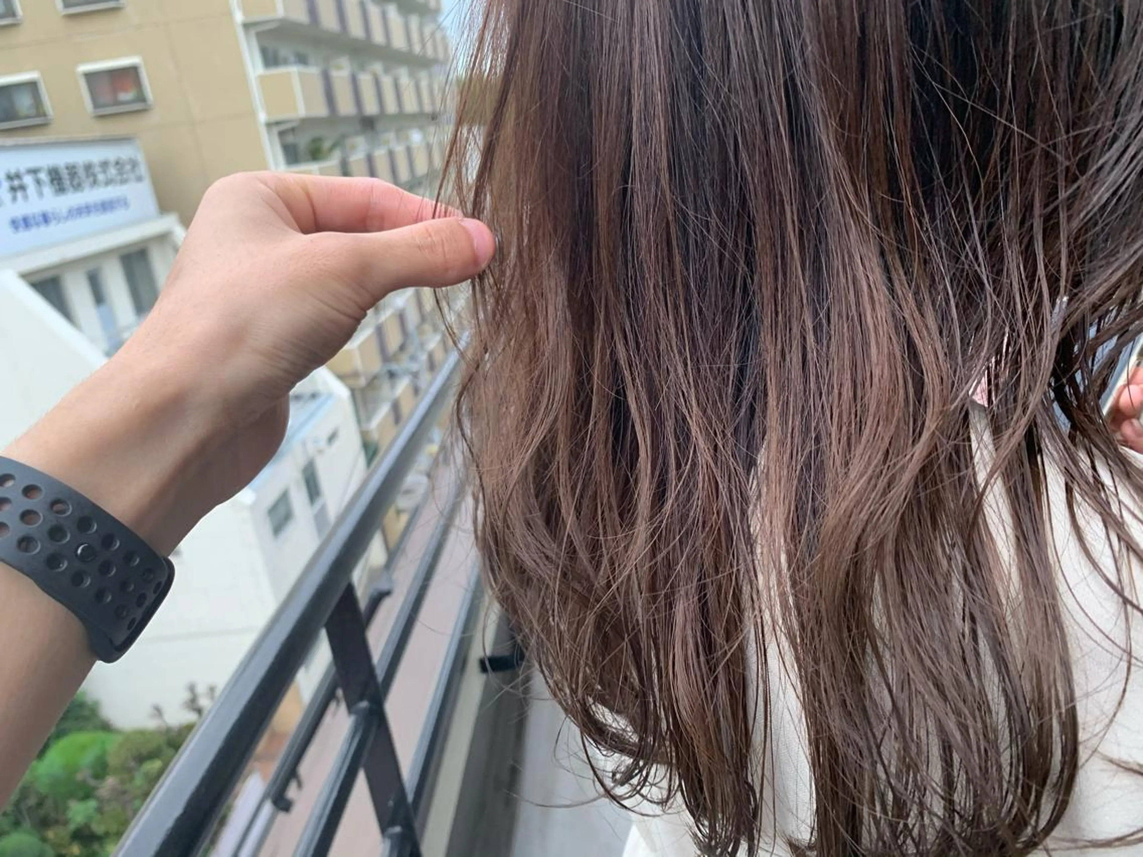 セミロング カラー パーマ ヘアアレンジ メンズ キッズ ネイル マツエク・マツパ 切りっぱなしヘアボブ ミディアムヘアRYOのヘアスタイル