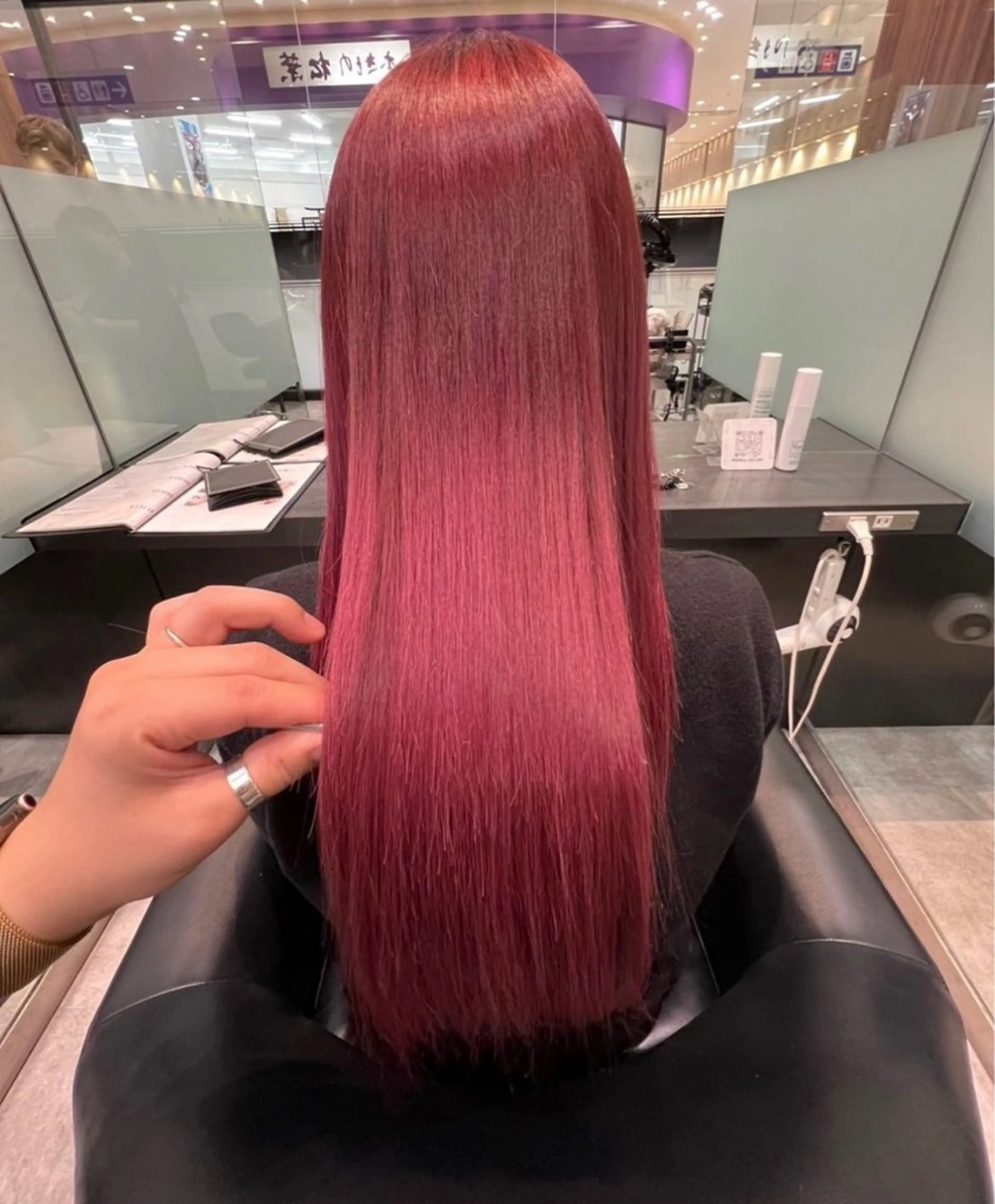 カラー 林 美月のヘアスタイル