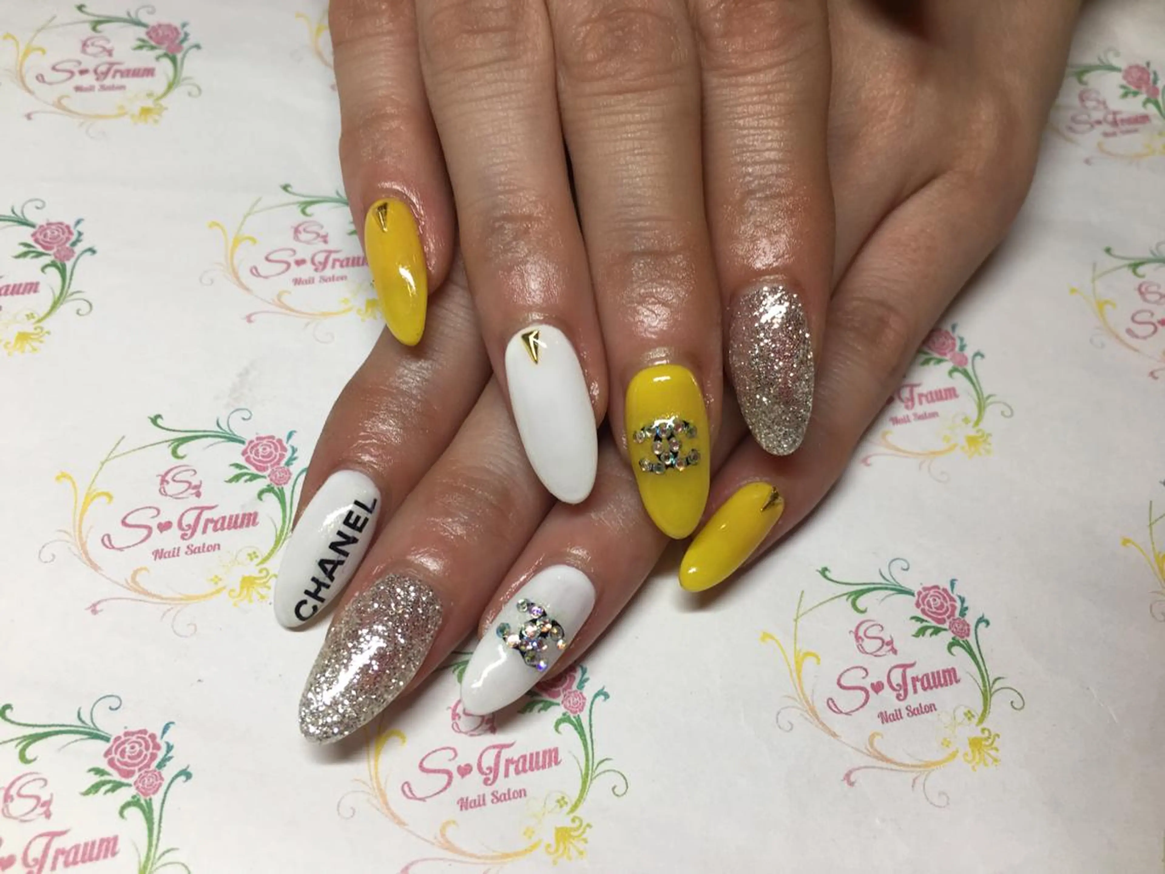 ネイル ロングネイル Nail Salon S-Traumのネイルデザイン