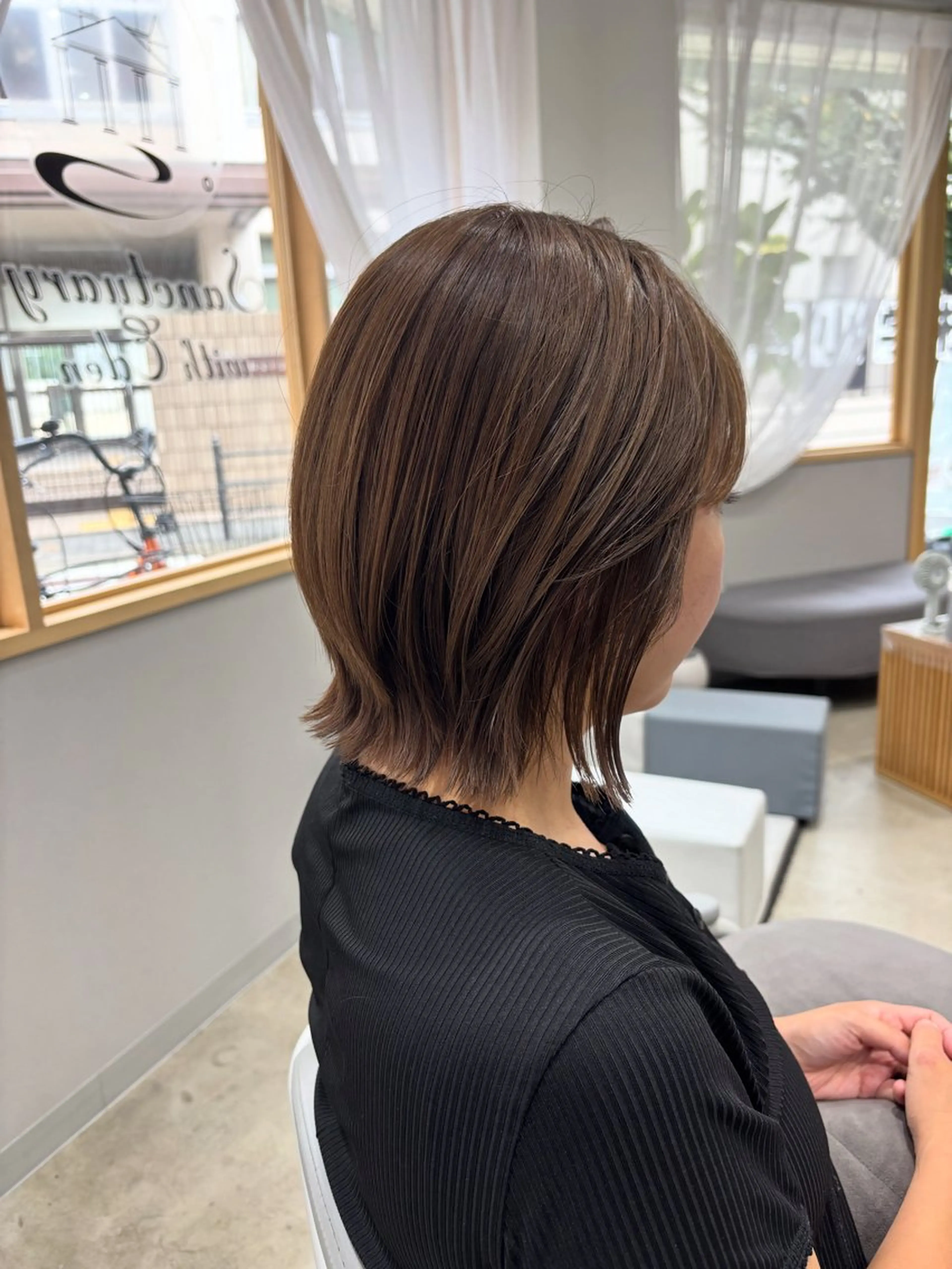 ミディアム 山本 銘子のヘアスタイル
