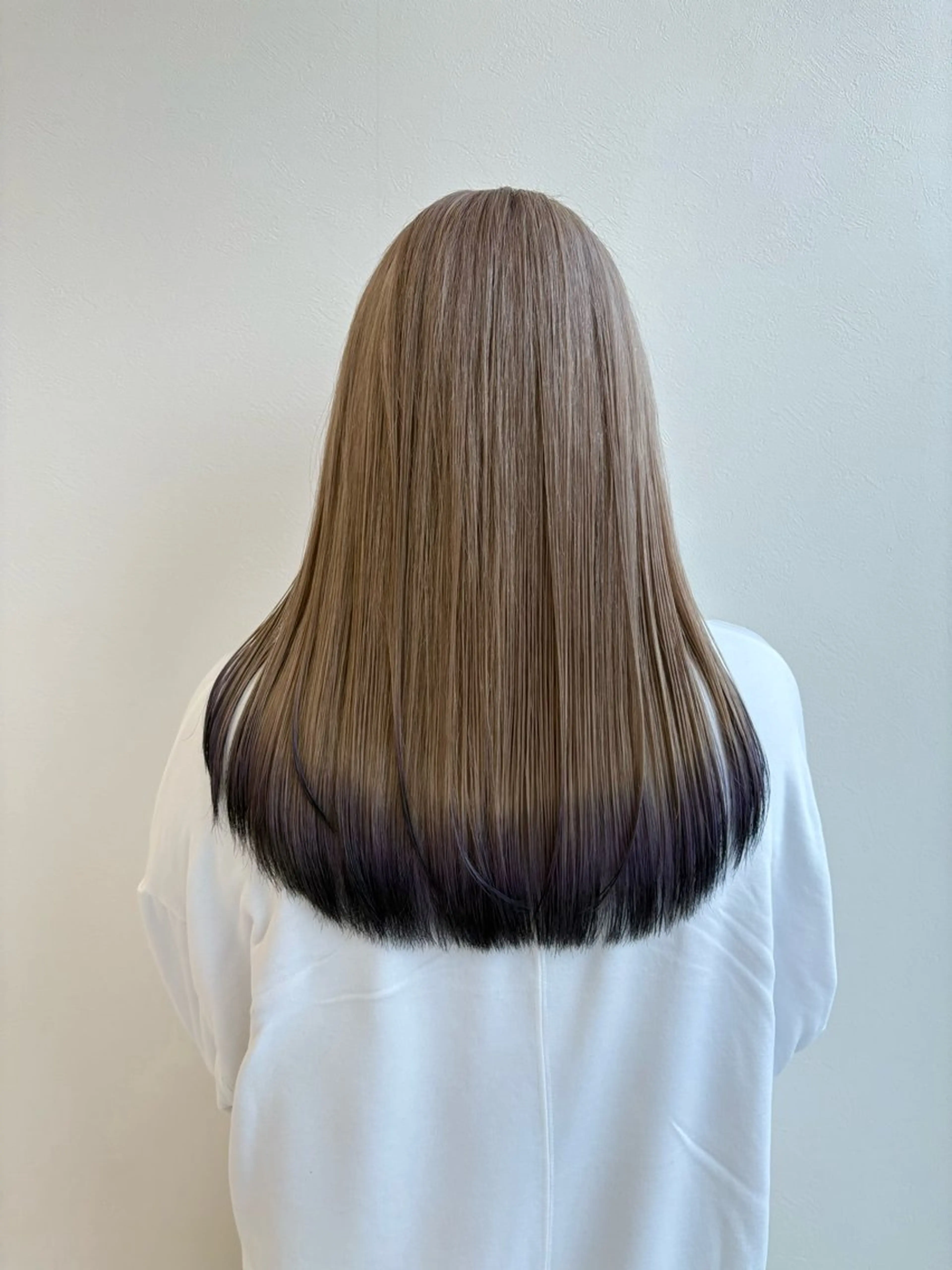 ロング カラー デザインカラー ヘアカラー トリートメント VIRAL ヴァイラルのヘアスタイル