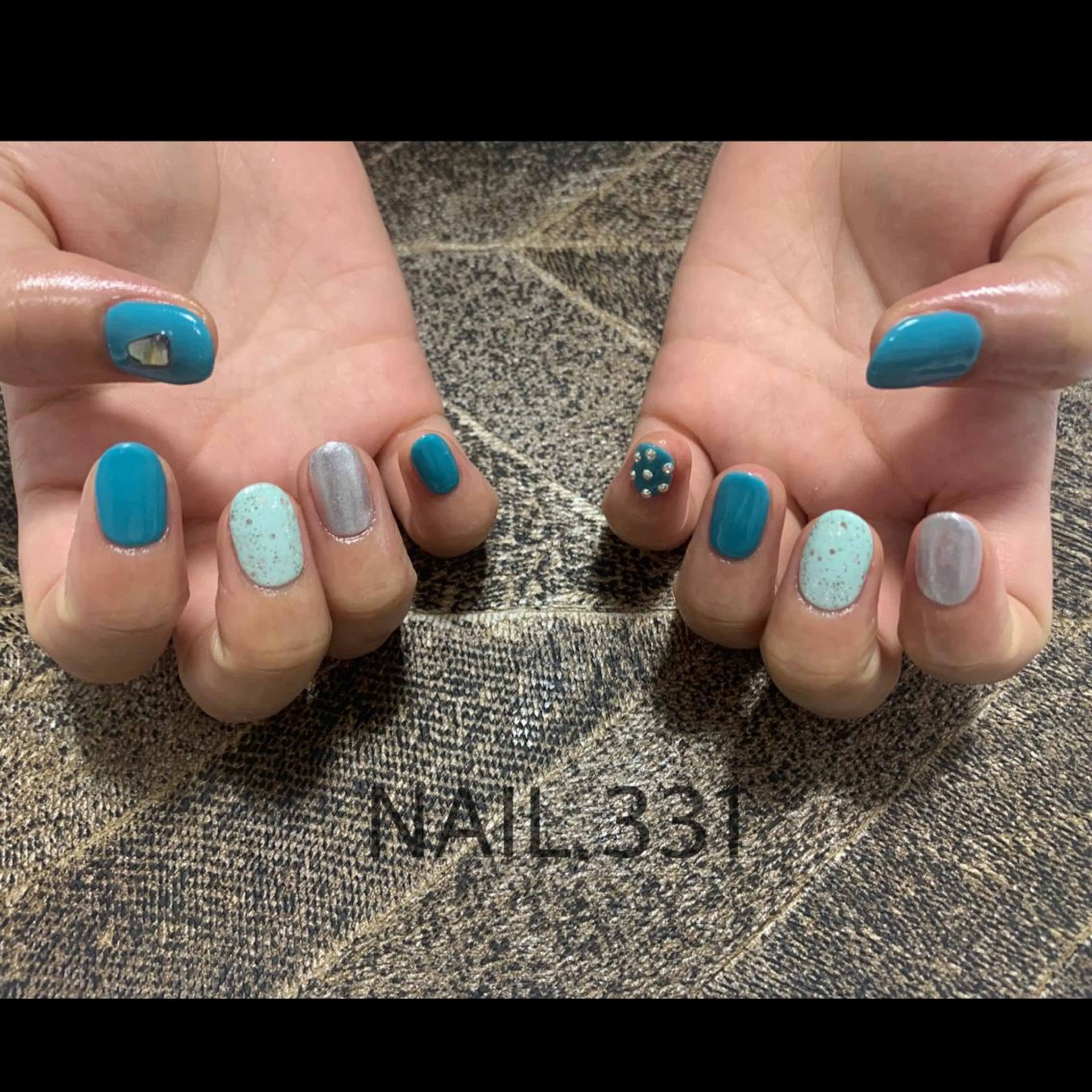ネイル ブルー ラメ(グリッター) シルバー 夏ネイル NAIL.331所属・Nail 331のネイルデザイン