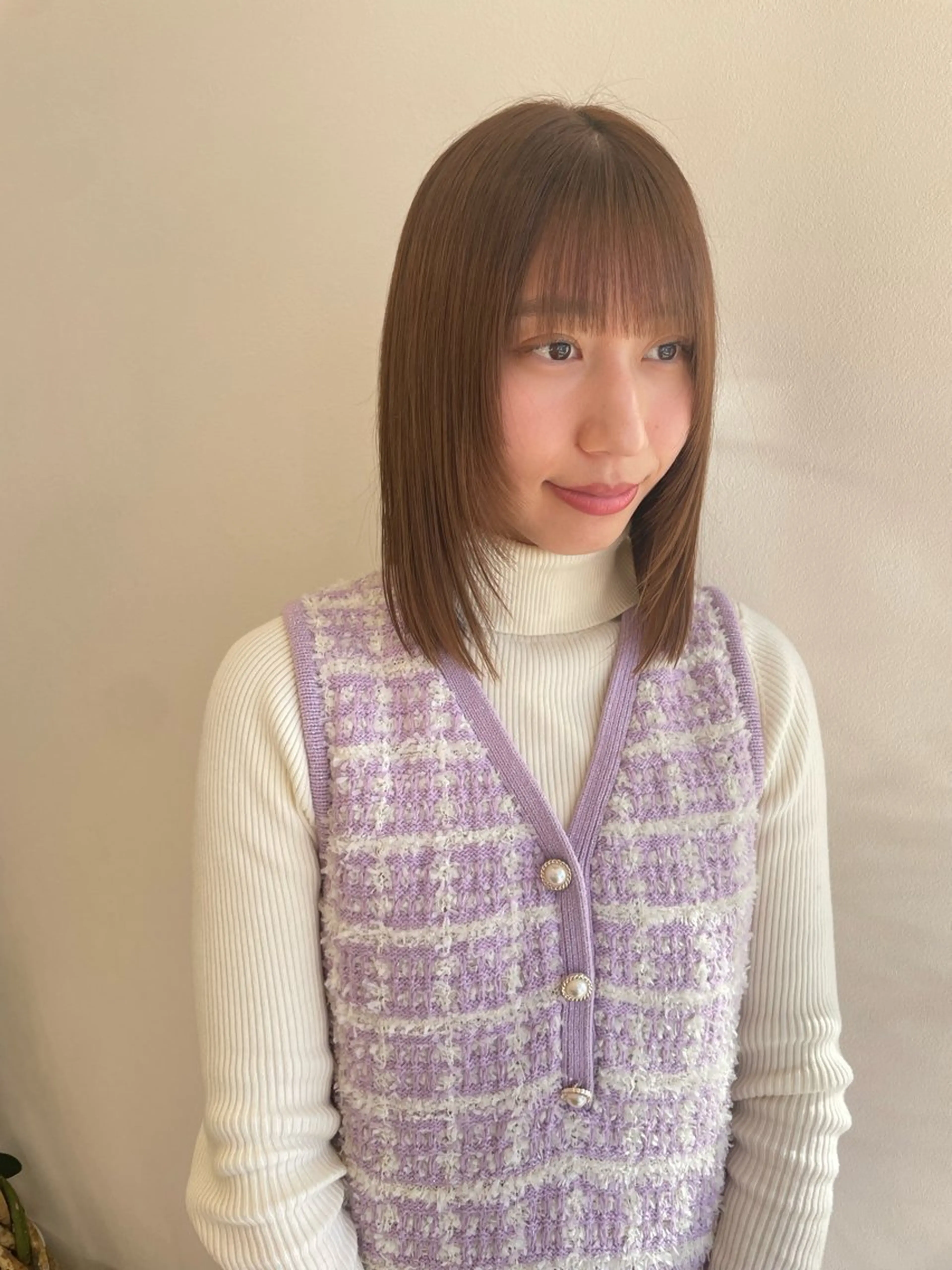 ミディアム カット 鈴木 梨瑚のヘアスタイル