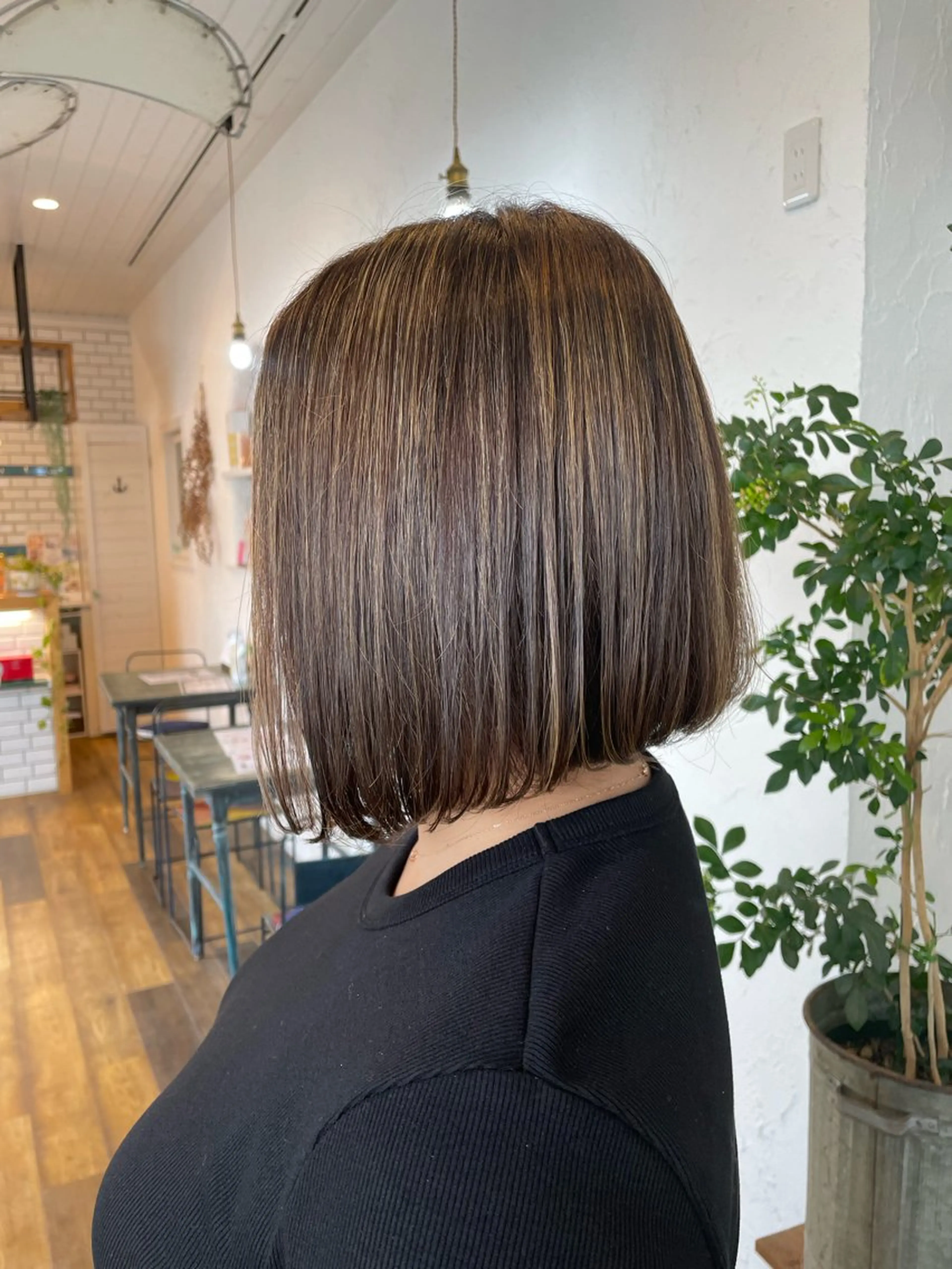 ミディアム カラー アッシュ 透明感カラー ハイライトカラー ハイトーンカラー ミルクティーアッシュ ヘアカラー 🌸小掛🌸 豊橋外国人風カラーのヘアスタイル