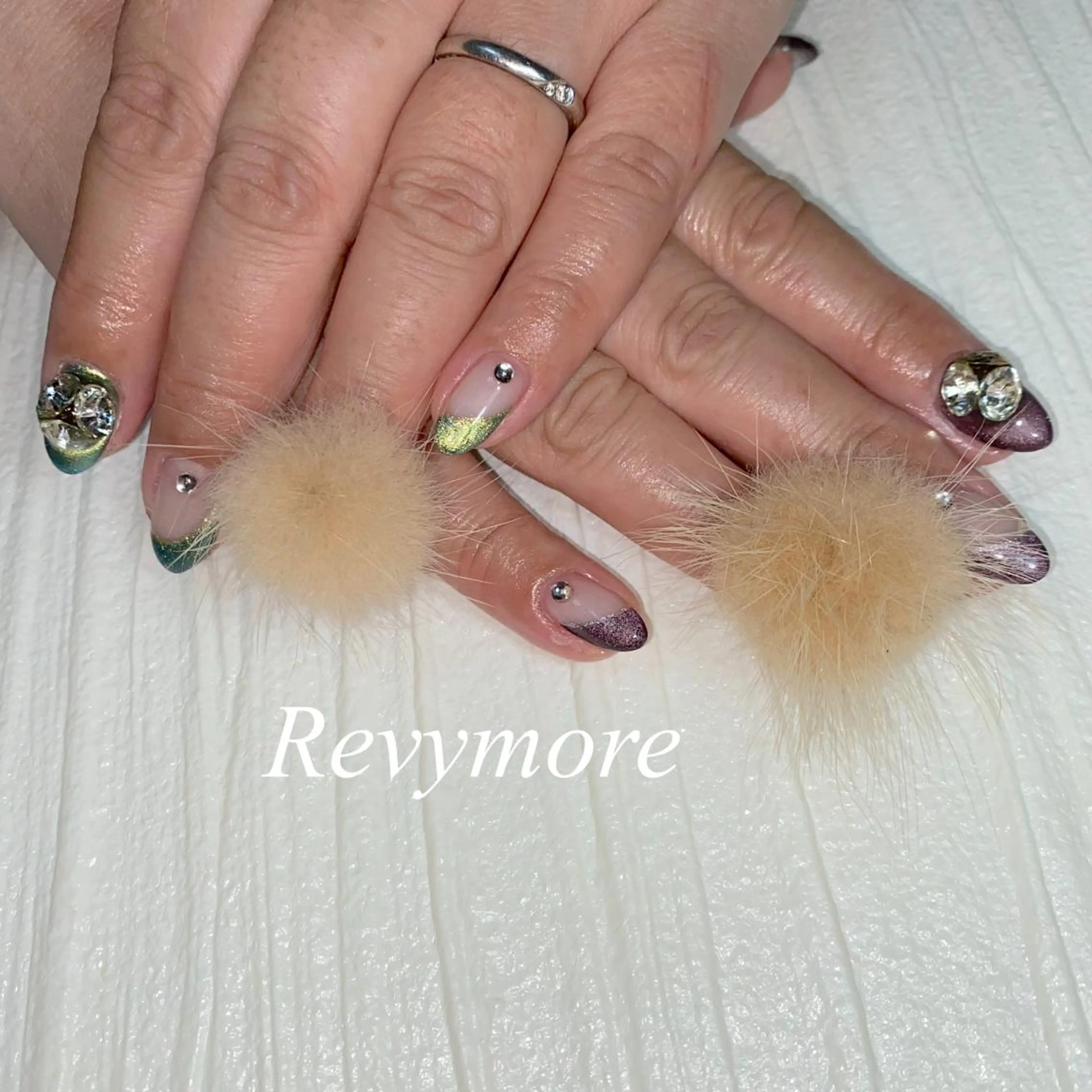 ミディアム ネイル フレンチネイル ジェルネイル グリーン マグネットネイル マグネットフレンチ nail salon Revymore所属・nail salon Revymoreのネイルデザイン