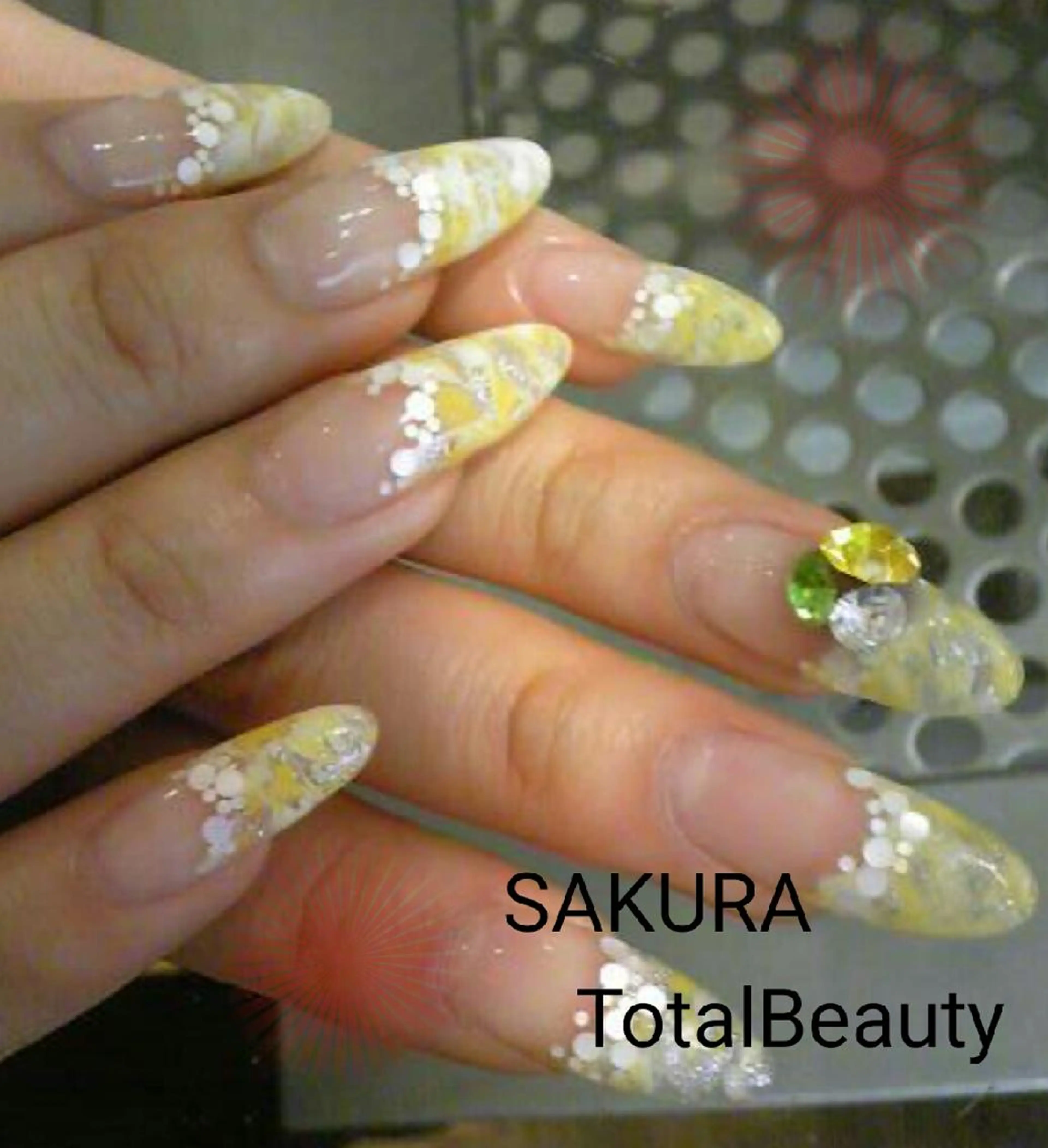 ネイル ストーンネイル 三上 恵美のマツエク・マツパデザイン