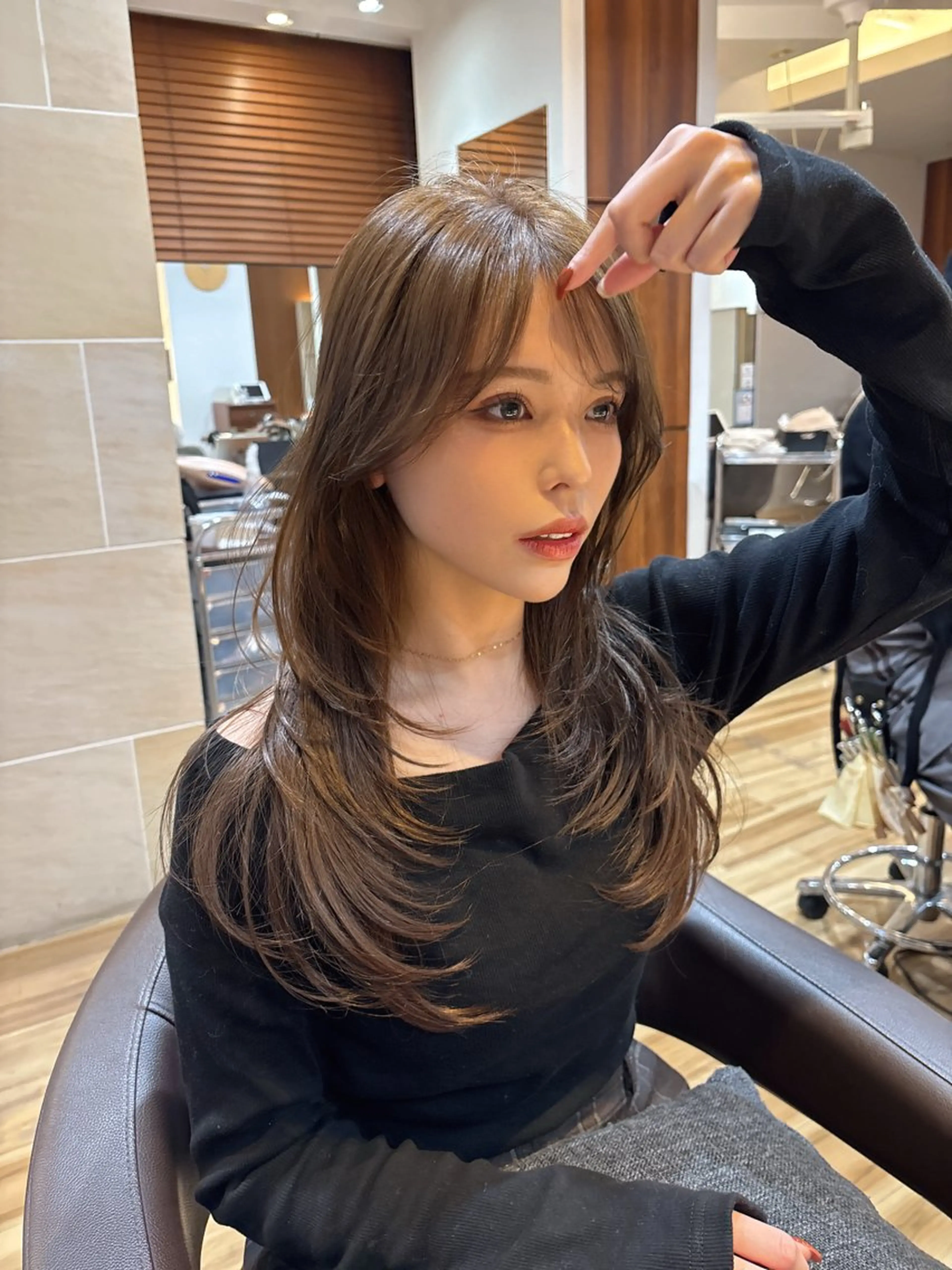 ロング カラー ロングレイヤー ベージュカラー オリーブベージュ レイヤーカット ロング カット ヘアカラー トリートメント レイヤーカット /透明感/千葉怜寿のヘアスタイル