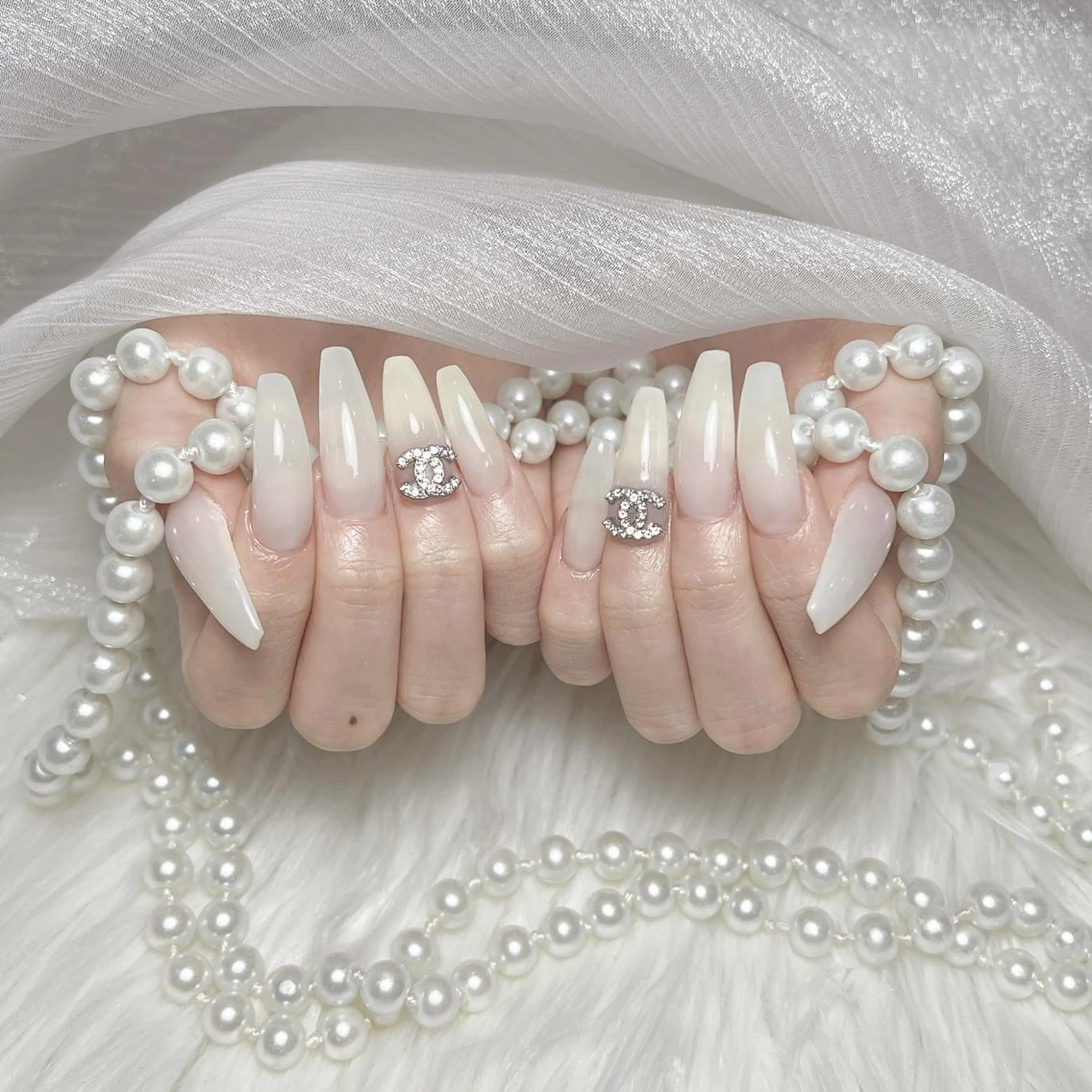 ネイル アートネイル フラッシュネイル フレンチネイル ジェルネイル ガラスフレンチ M2 BEAUTY サロンのネイルデザイン