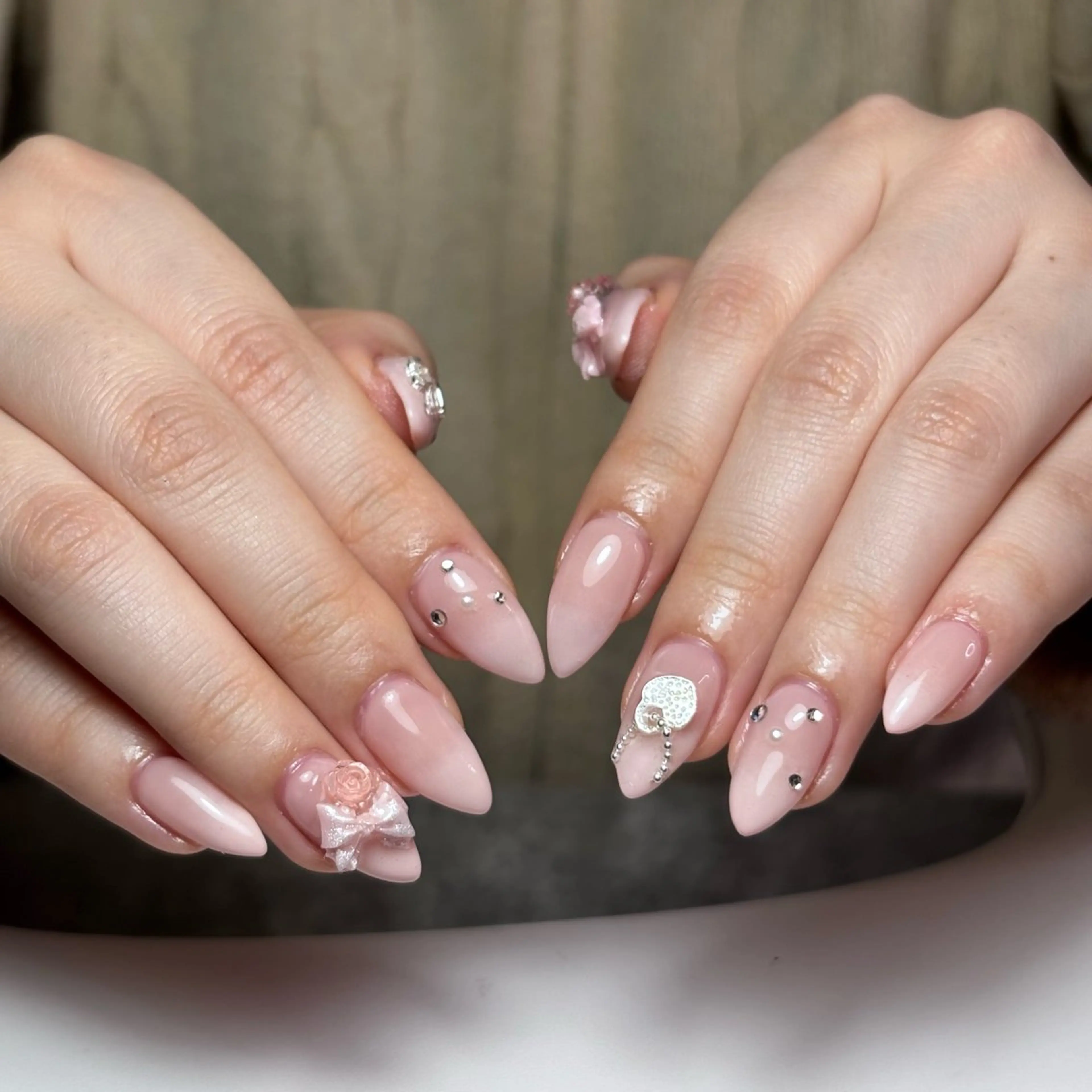 ネイル グラデーション ピンク ピンクベージュ ハンドネイル mood mitsukiのネイルデザイン