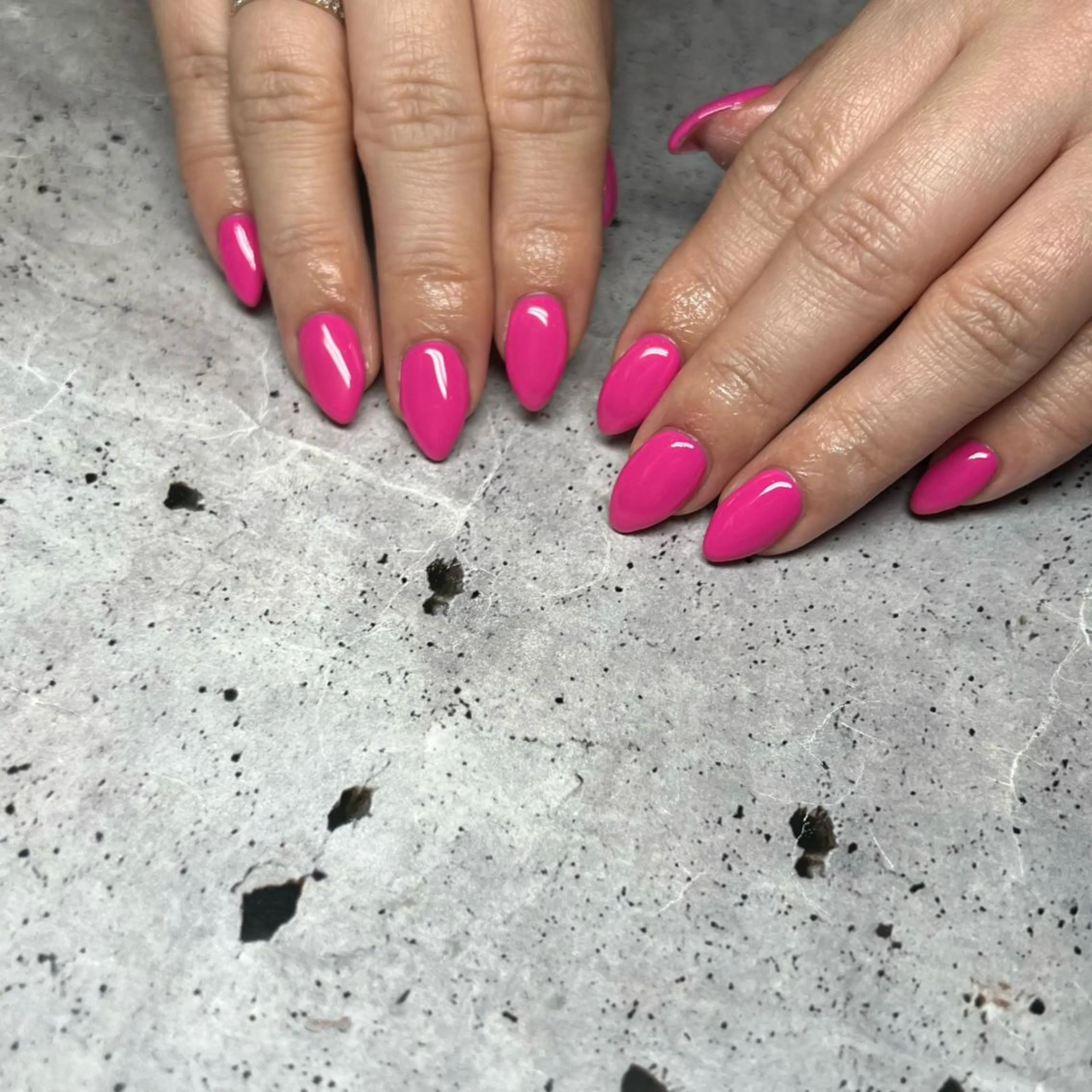 ネイル ピンク ハンドネイル 𝐫𝐚𝐢 𝐧𝐚𝐢𝐥の眉毛・アイブロウイメージ