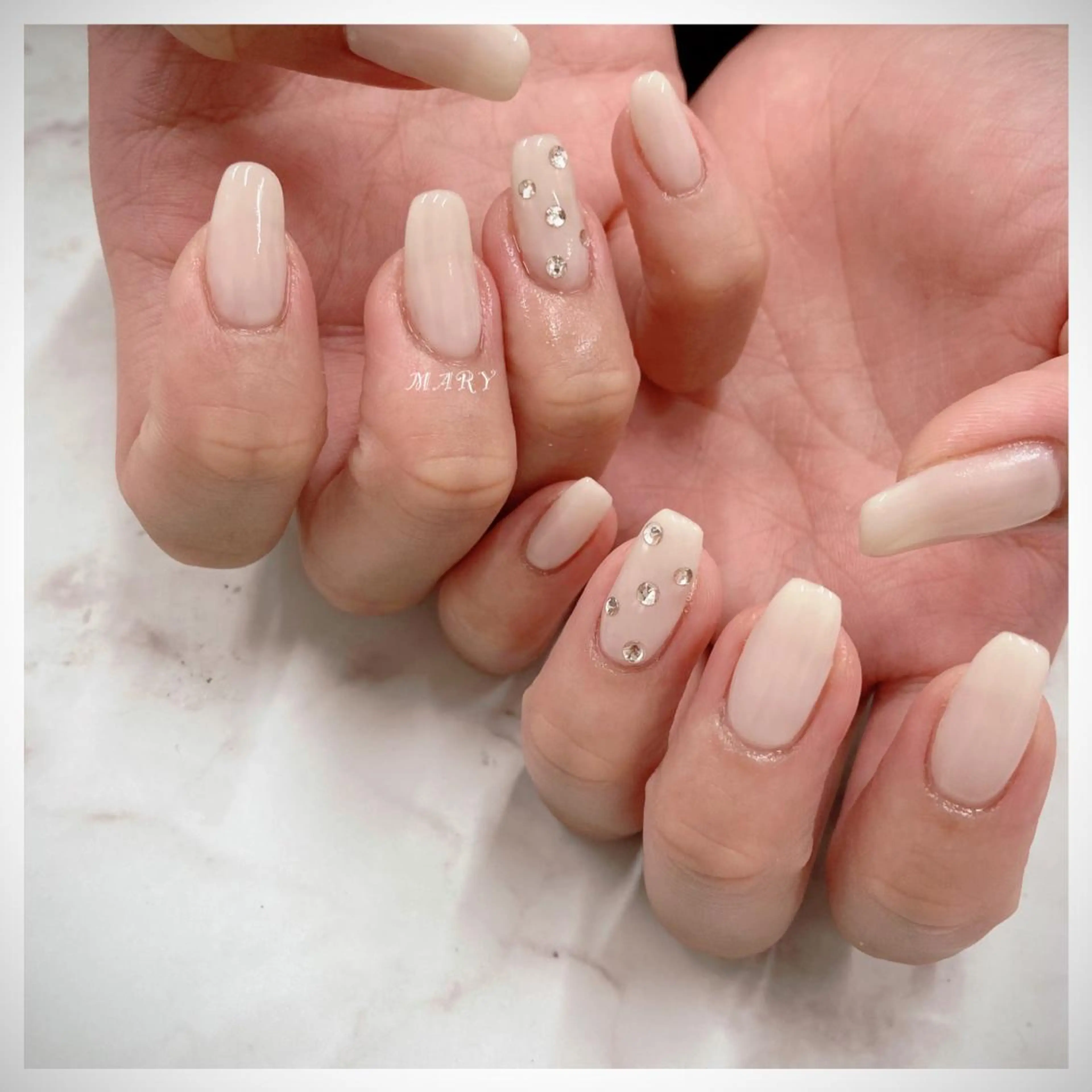 ネイル ロングネイル ニュアンスネイル ワンカラーネイル シンプルネイル スクエアネイル ハンドネイル Mary nail .narumiのネイルデザイン