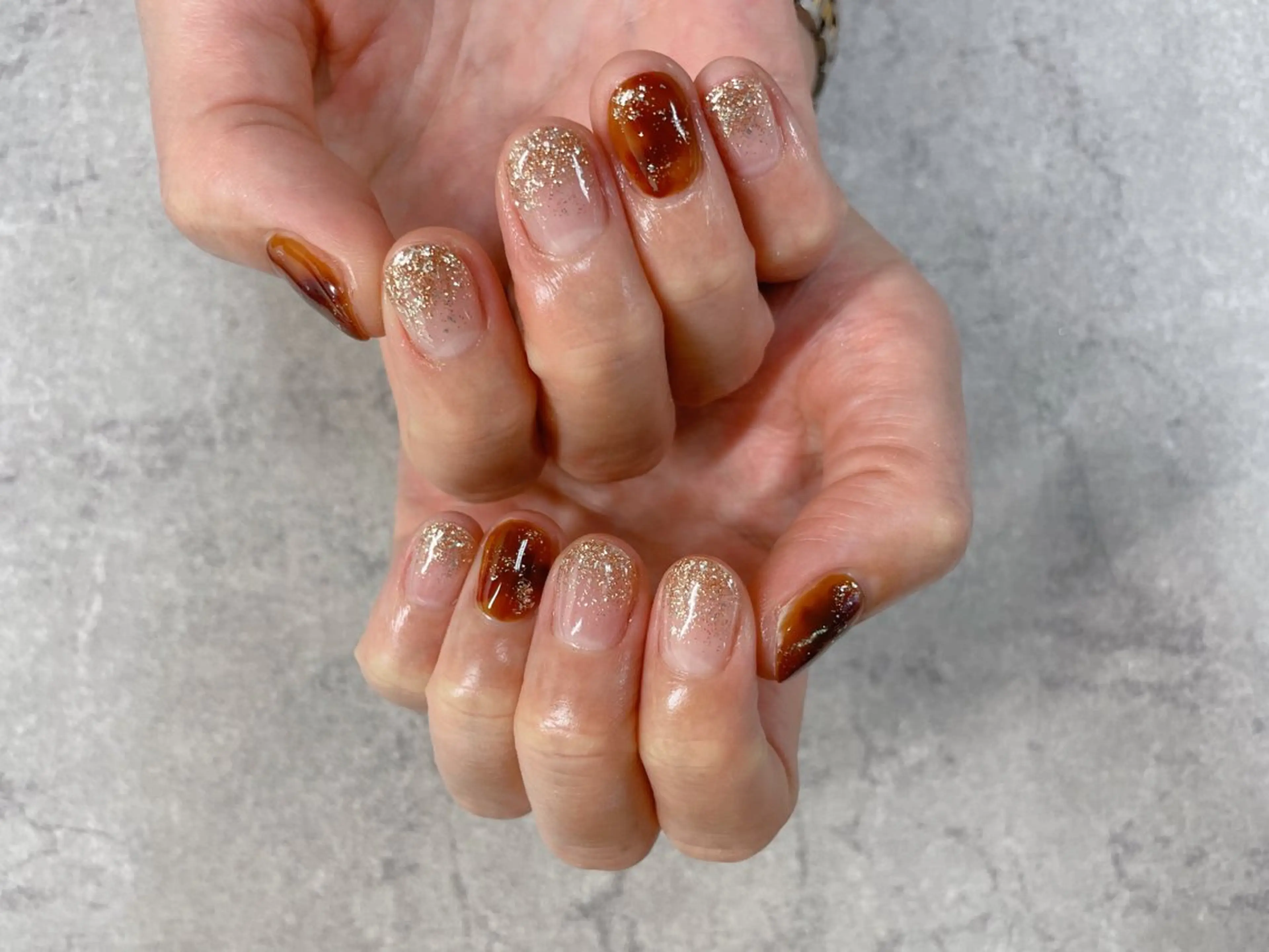 ネイル べっ甲ネイル グラデーション ラメ(グリッター) foglia❁﻿. ⌇﻿imamuraのネイルデザイン