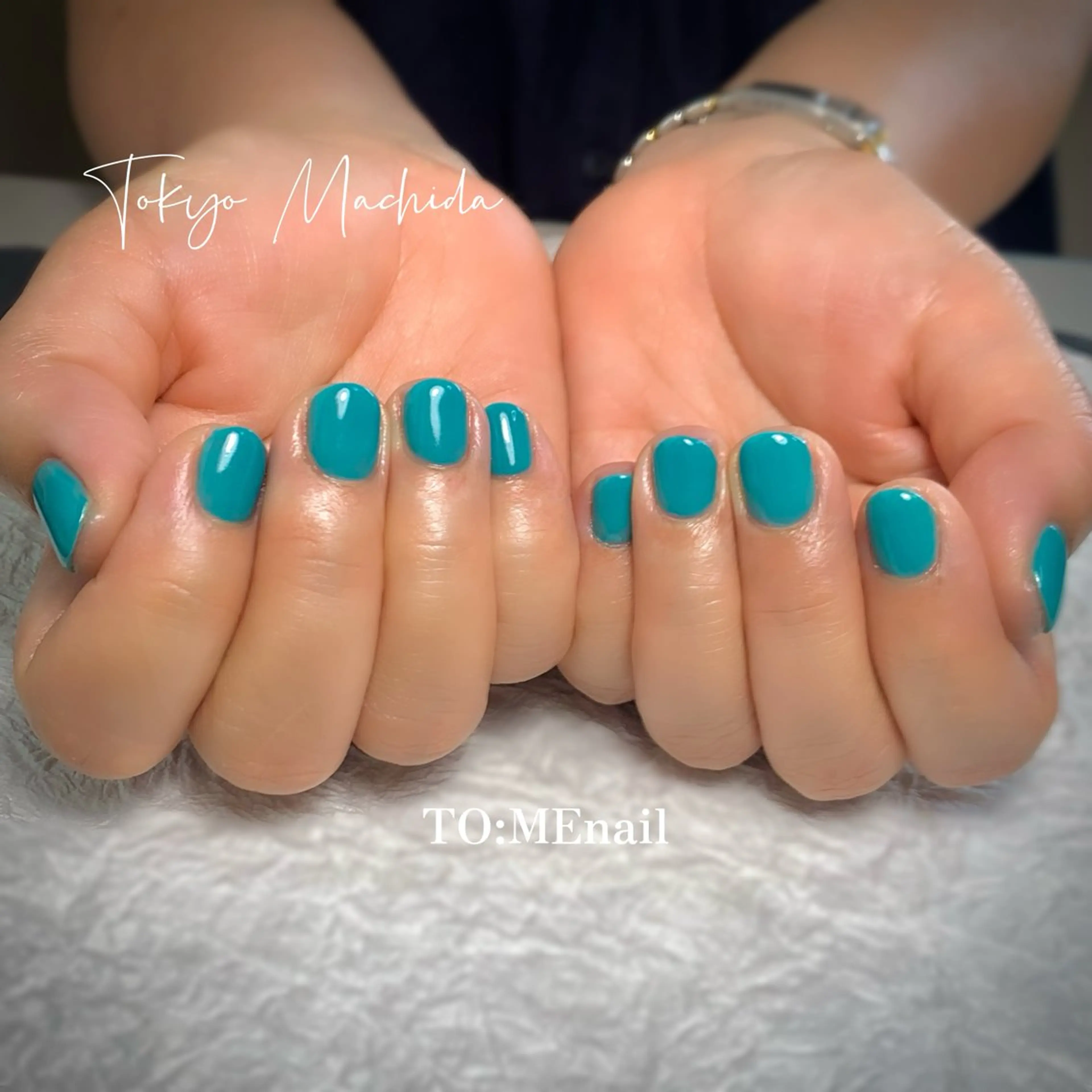 ネイル ブルー フットネイル オフィスネイル ワンカラーネイル ショートネイル ハンドネイル 💌TO:ME トゥーミーネイル🌿のネイルデザイン