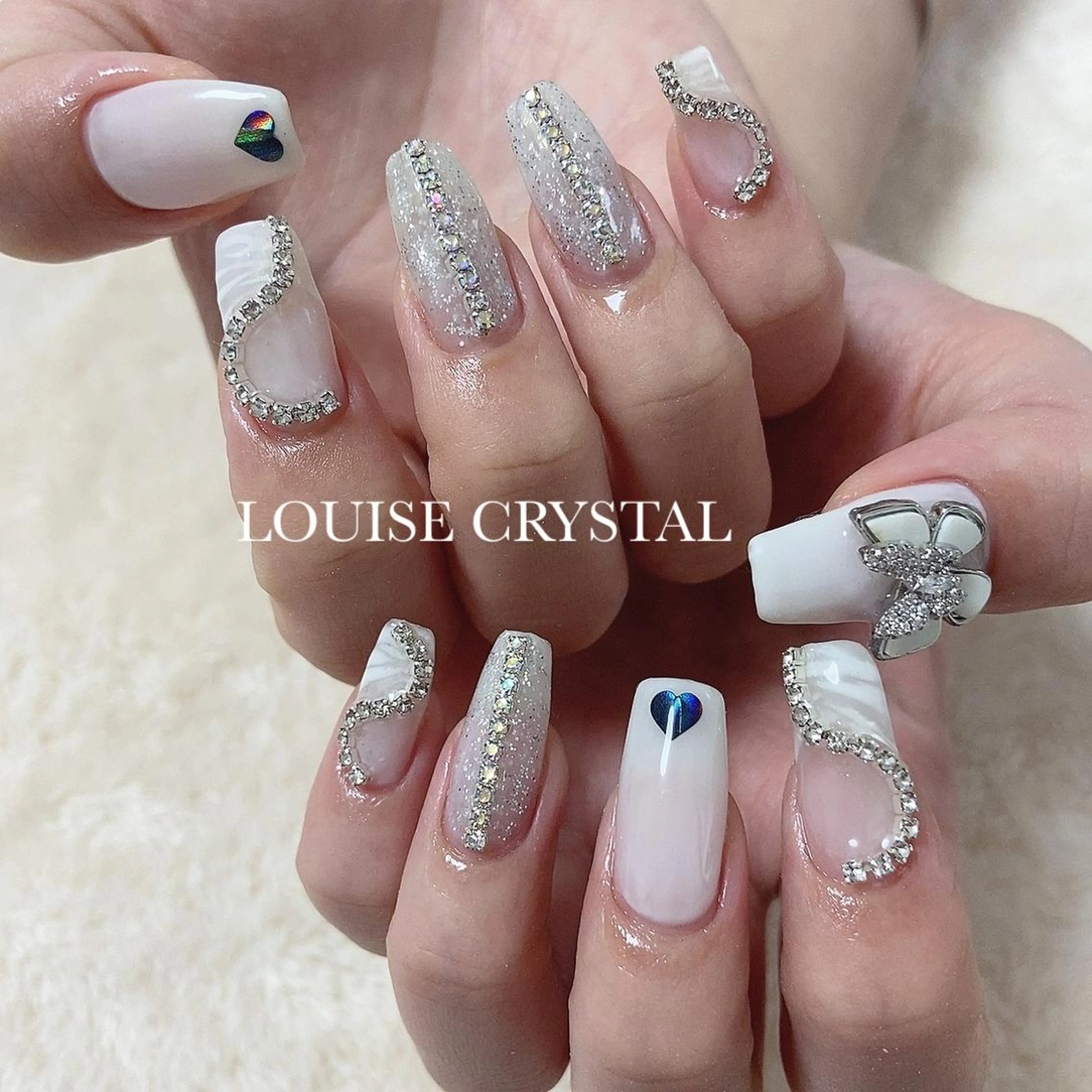 ネイル ハンドネイル LOUISE CRYSTALのネイルデザイン