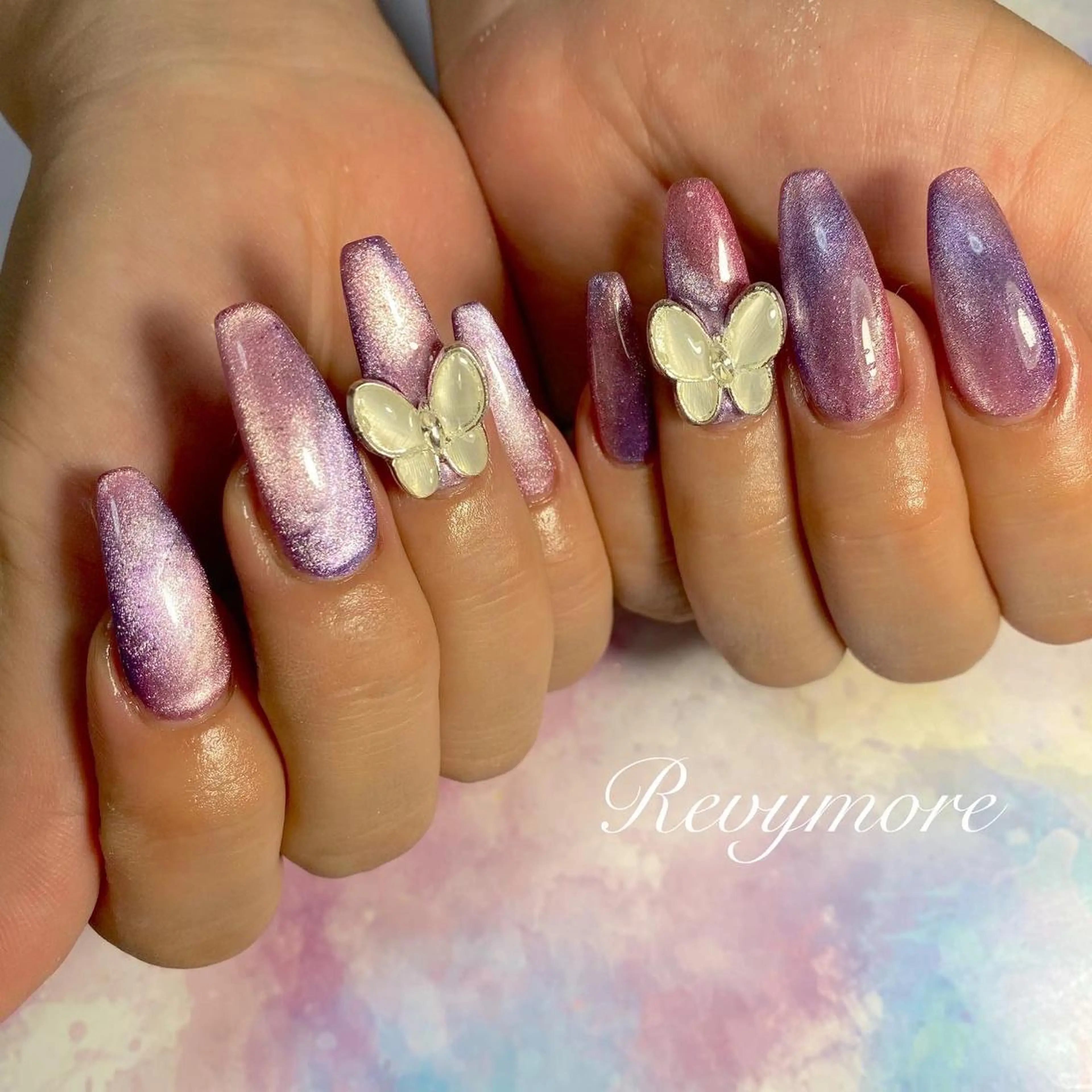 ミディアム ネイル 韓国風ヘア ジェルネイル キラキラネイル 韓国ネイル マグネットネイル nail salon Revymoreのネイルデザイン