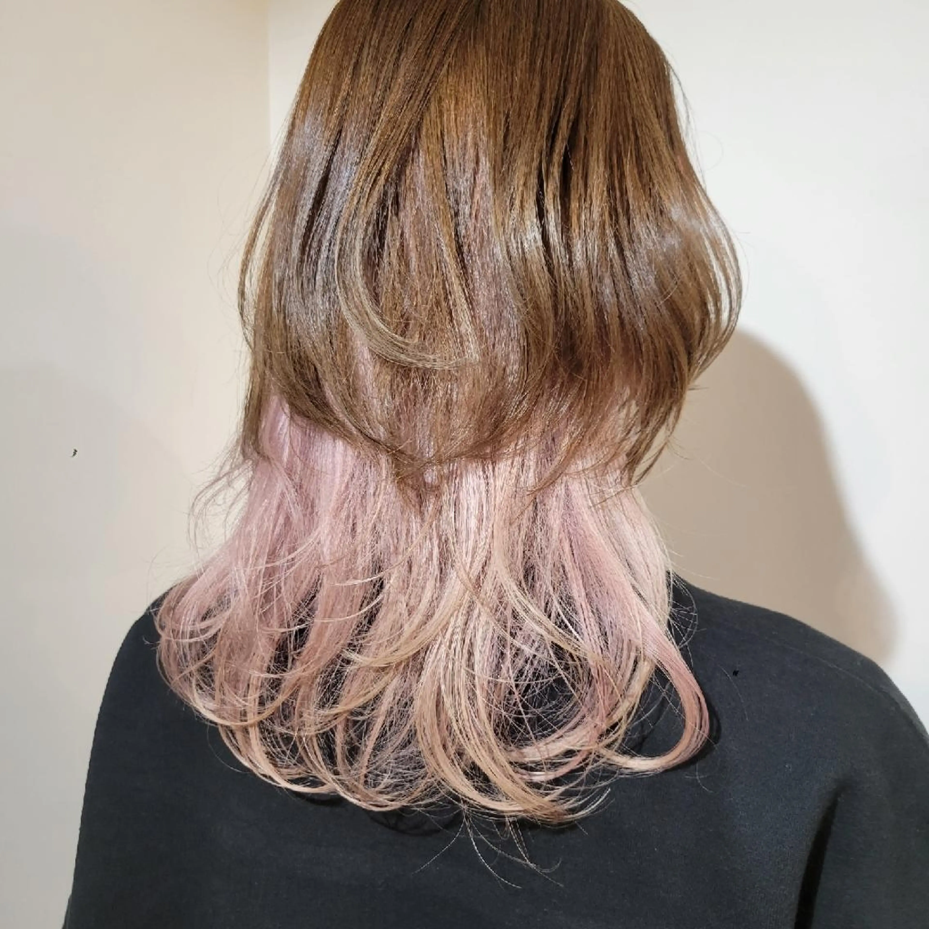 セミロング ウルフカット カット ヘアカラー トリートメント 🇰🇷透明感×ハイ トーン🌟tomoのヘアスタイル