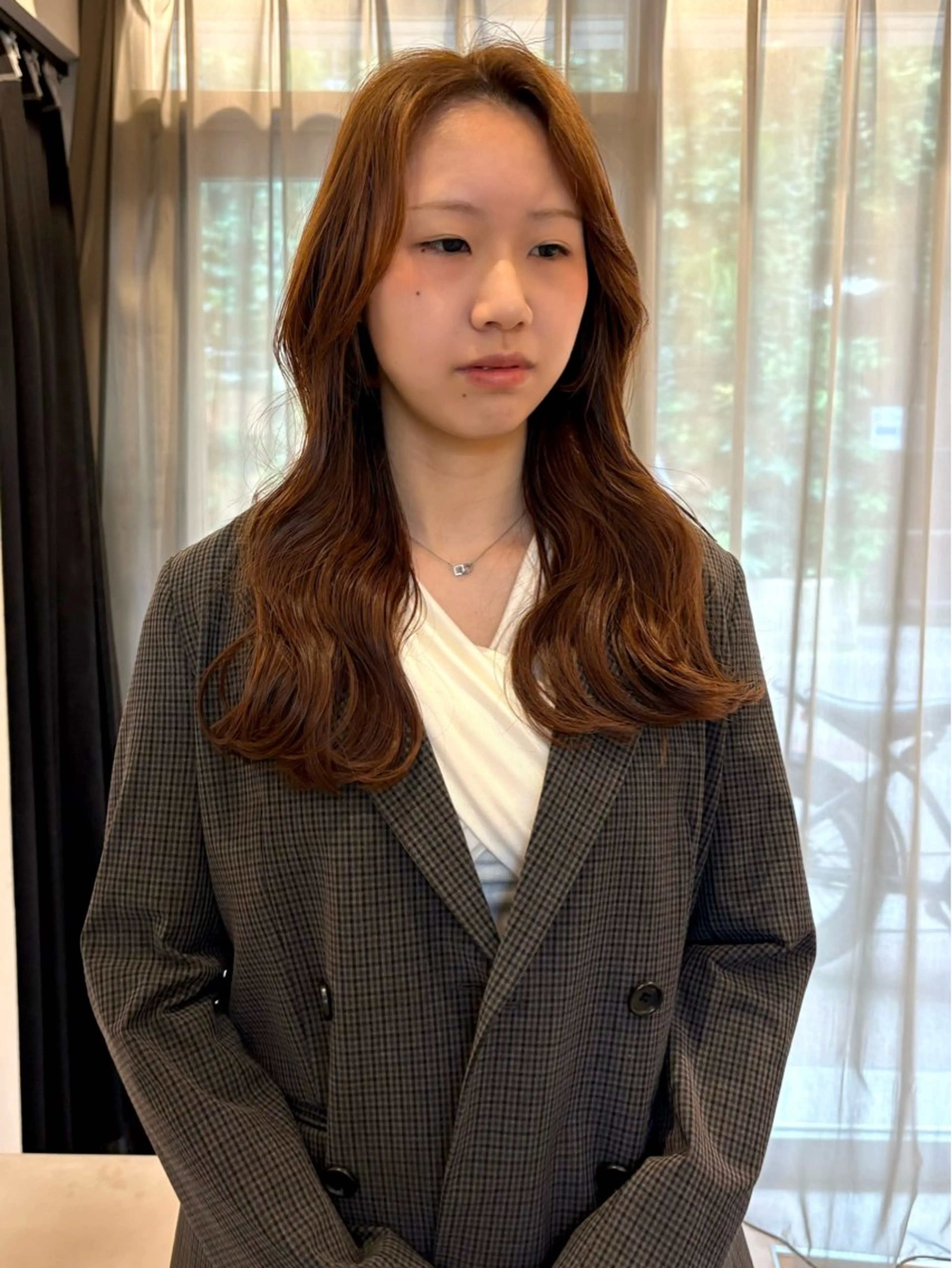 ロング カット ヘアカラー 魚谷 綾渚のヘアスタイル