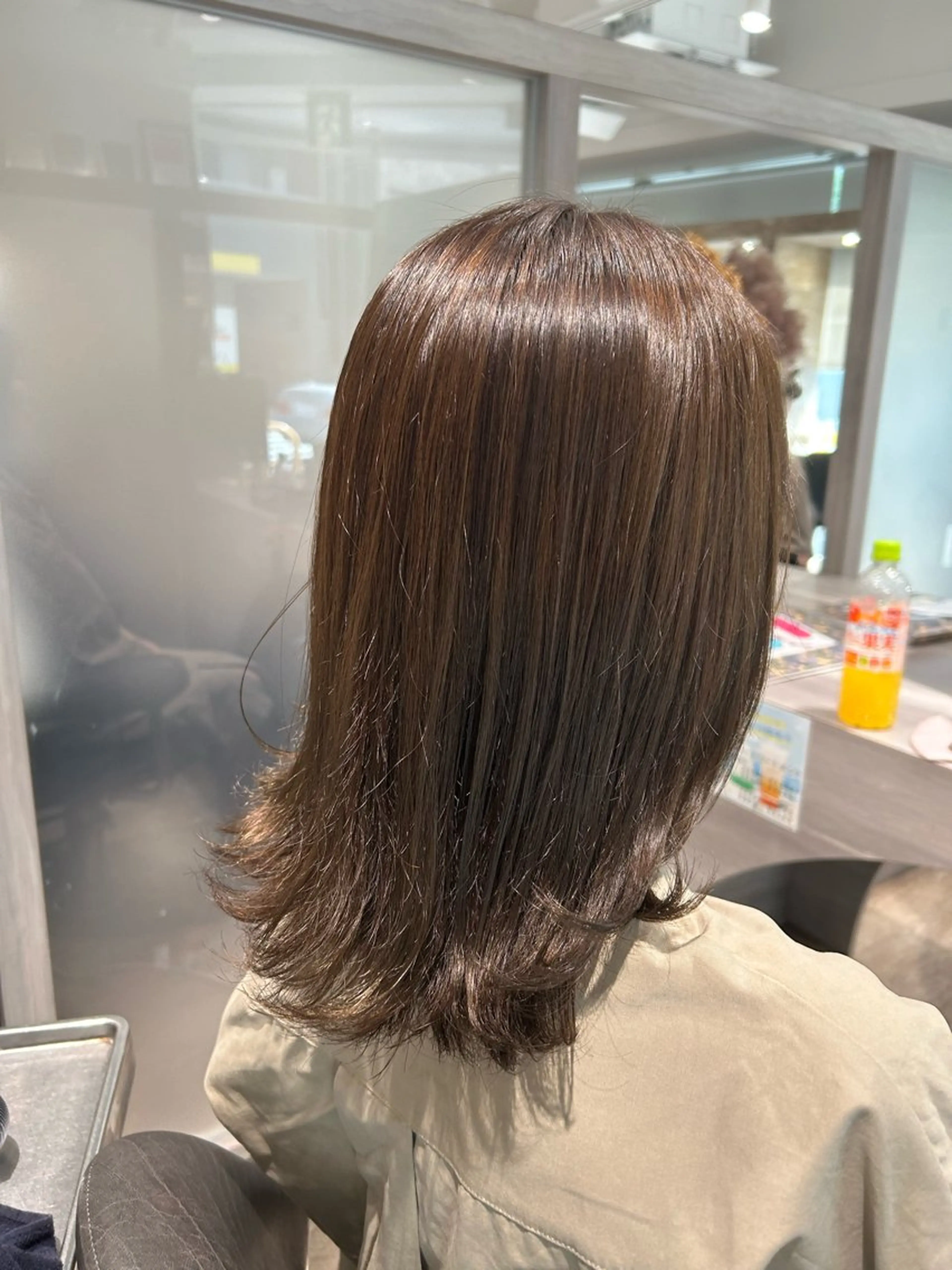 ミディアム カラー 透明感カラー オリーブカラー 武井 哉子のヘアスタイル